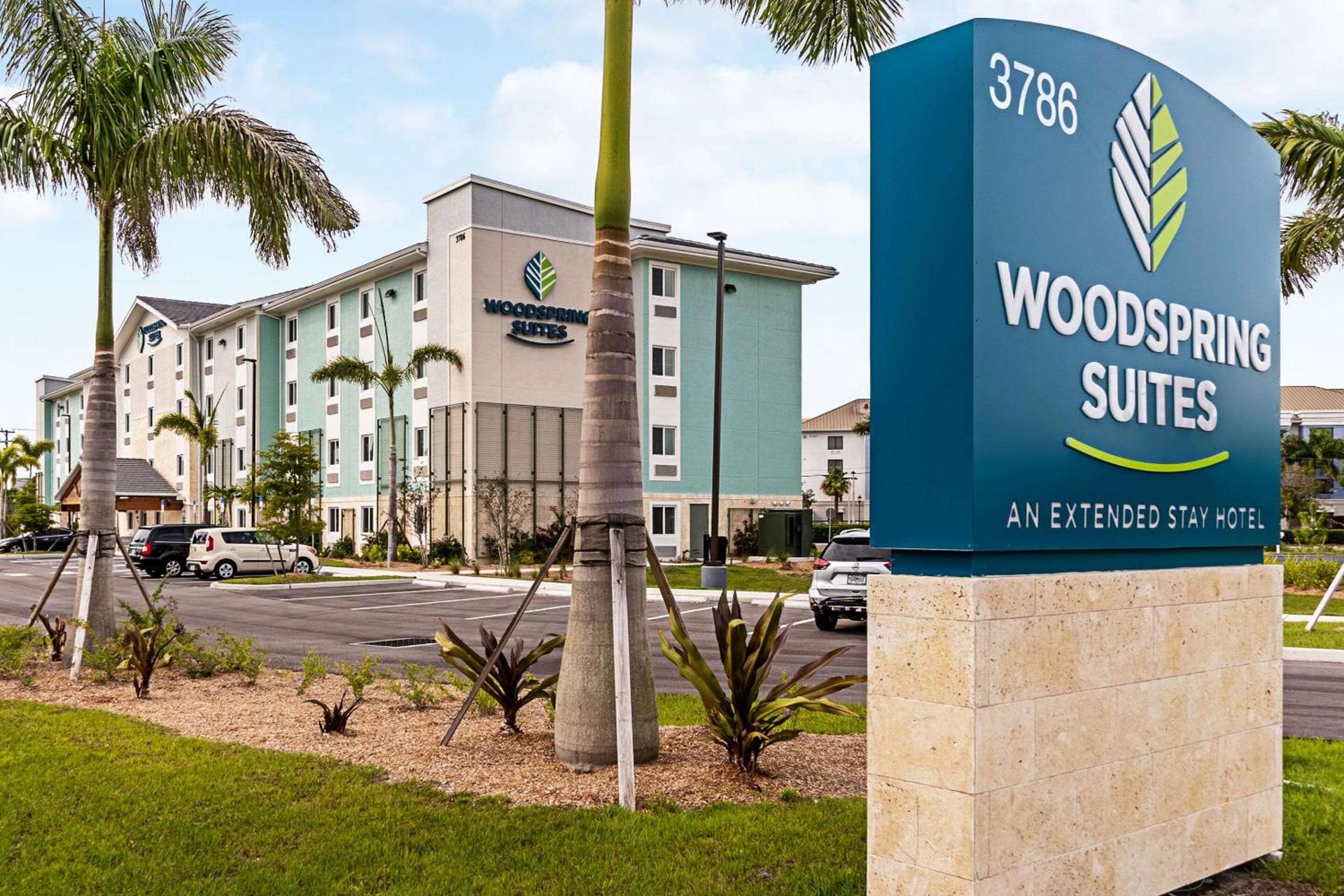 WoodSpring Suites Naples East photo 2
