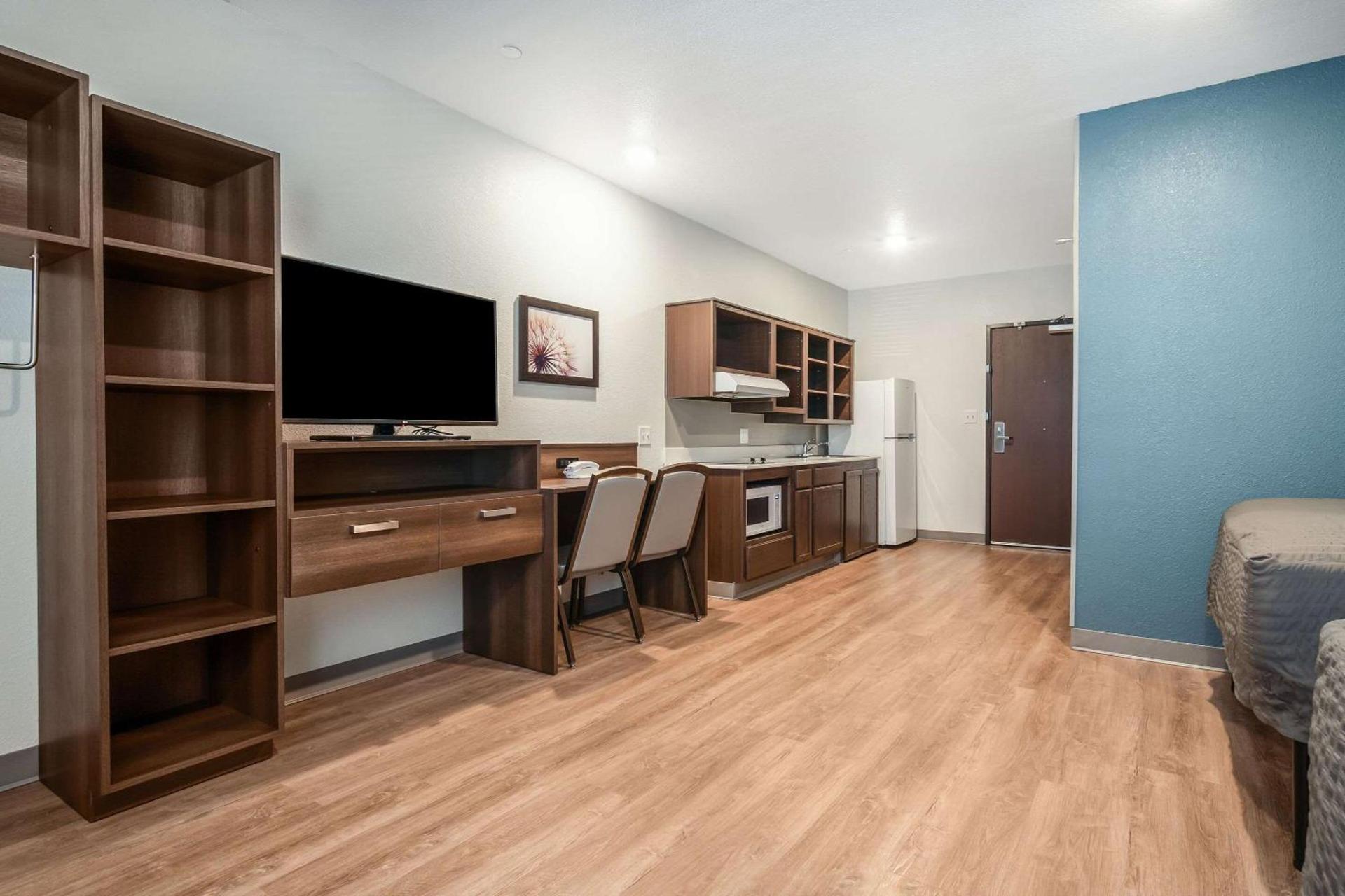 WoodSpring Suites Naples West photo 24