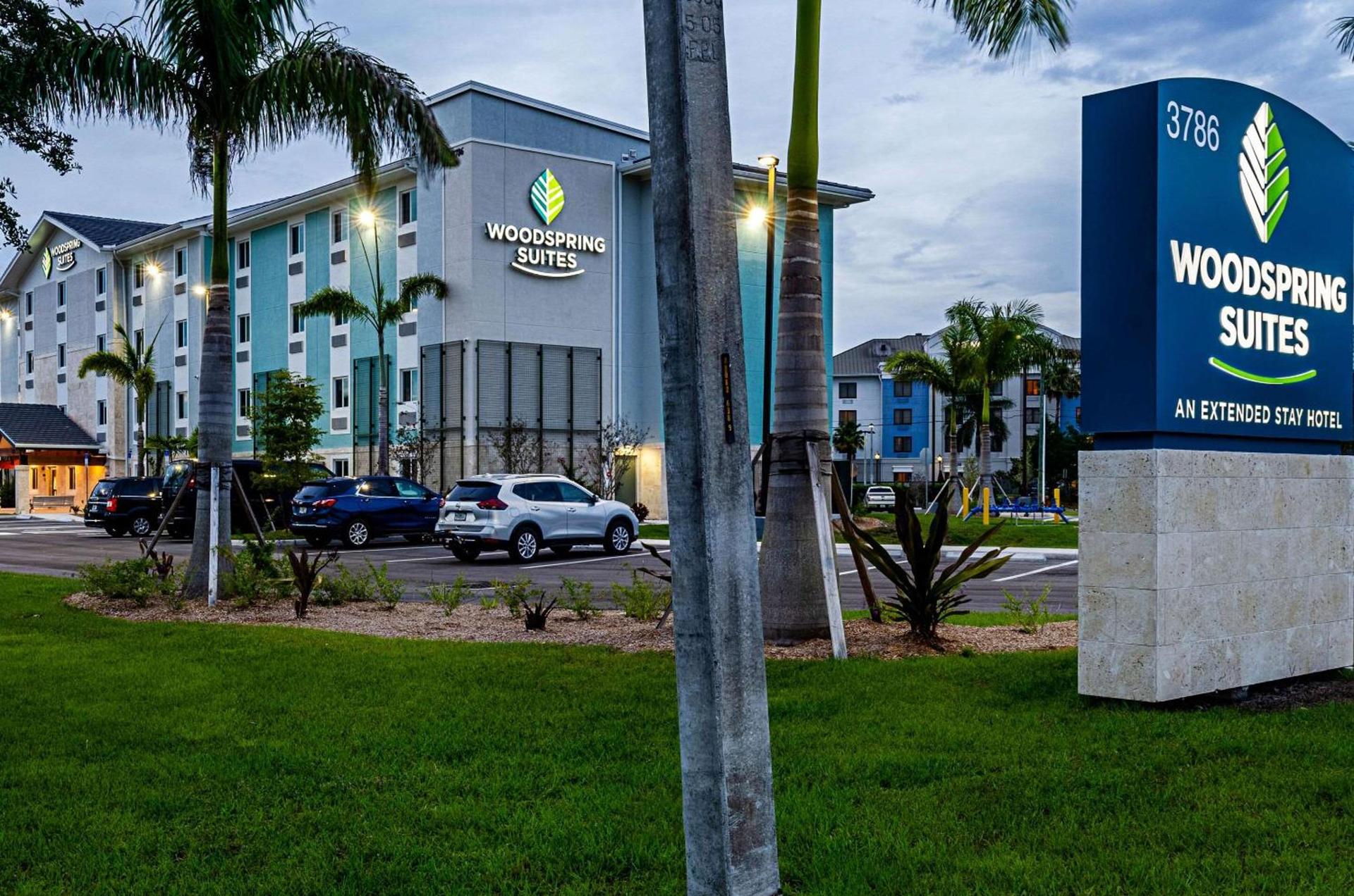 WoodSpring Suites Naples East photo 4