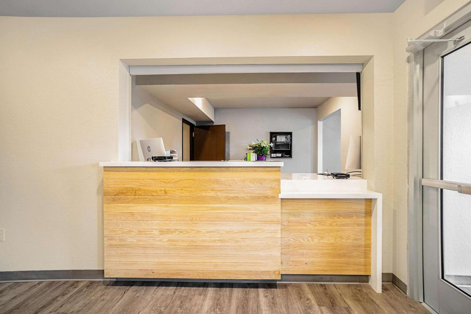WoodSpring Suites Naples East photo 9