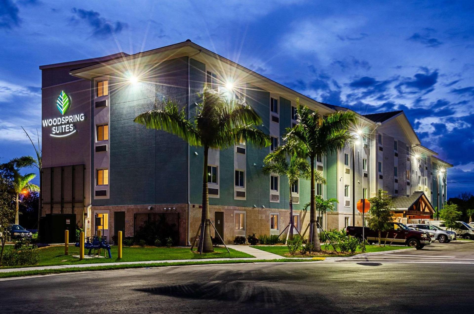 WoodSpring Suites Naples East photo 7