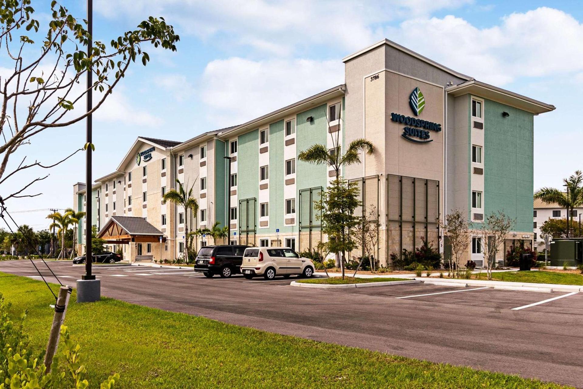 WoodSpring Suites Naples East photo 3