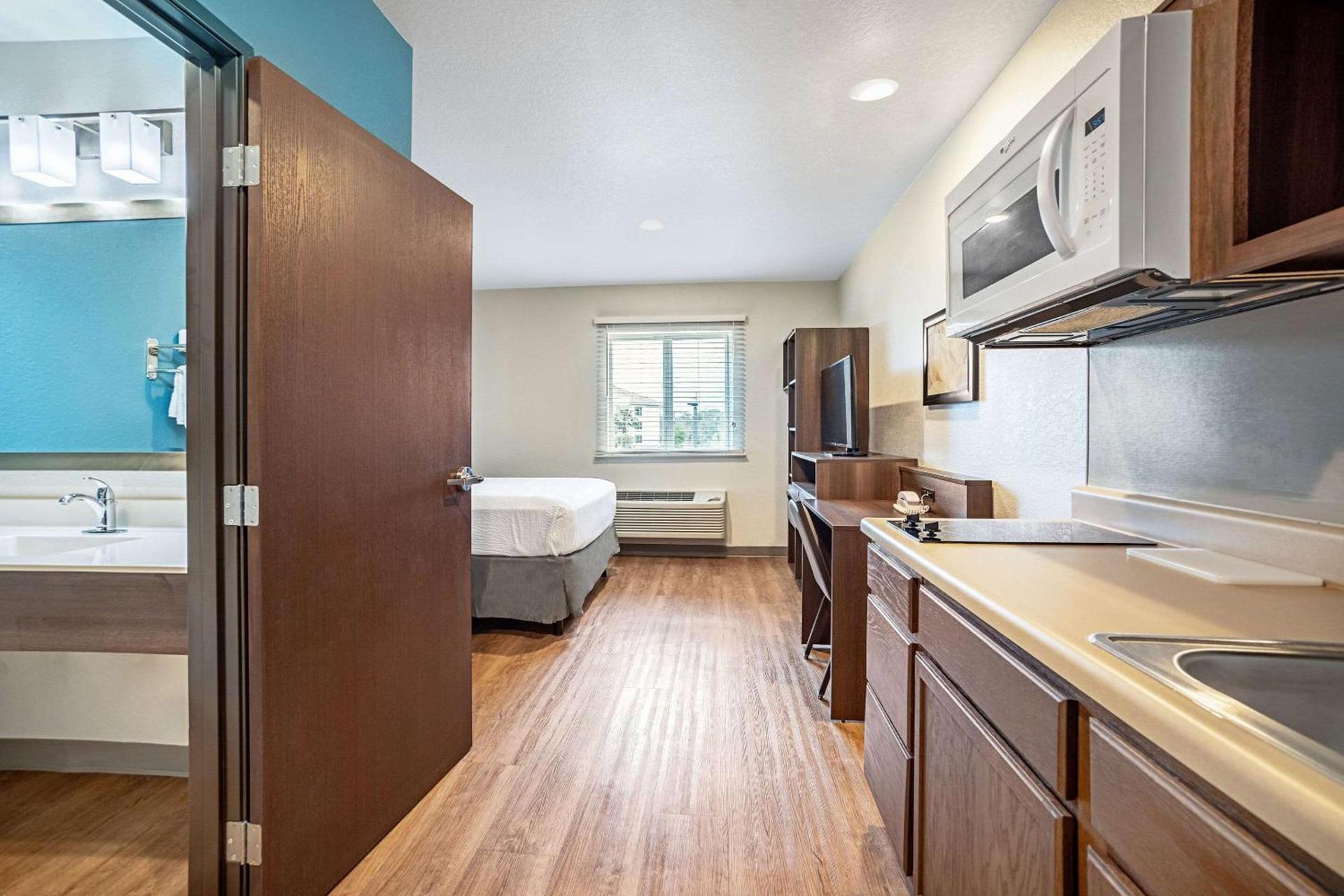 WoodSpring Suites Naples East photo 10