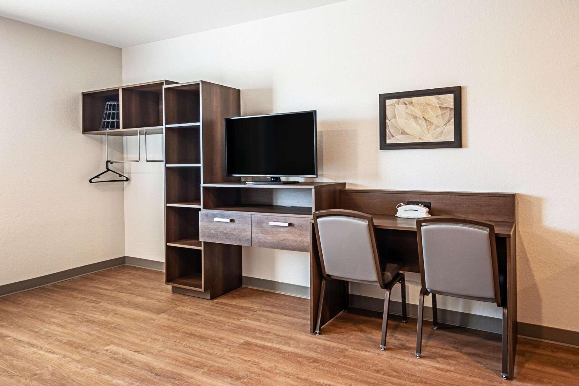 WoodSpring Suites Naples East photo 13