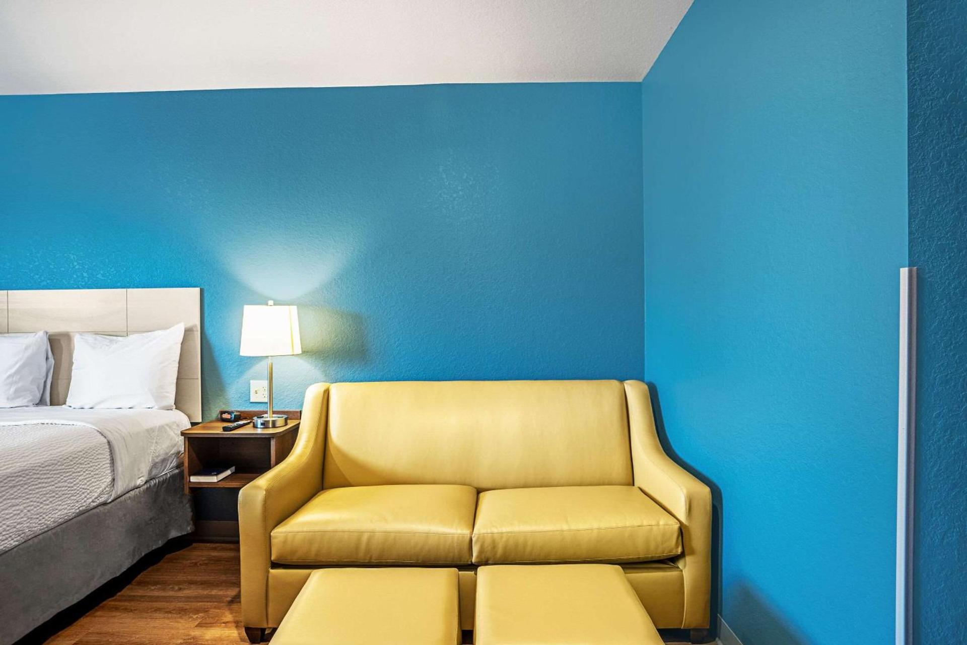 WoodSpring Suites Naples East photo 16