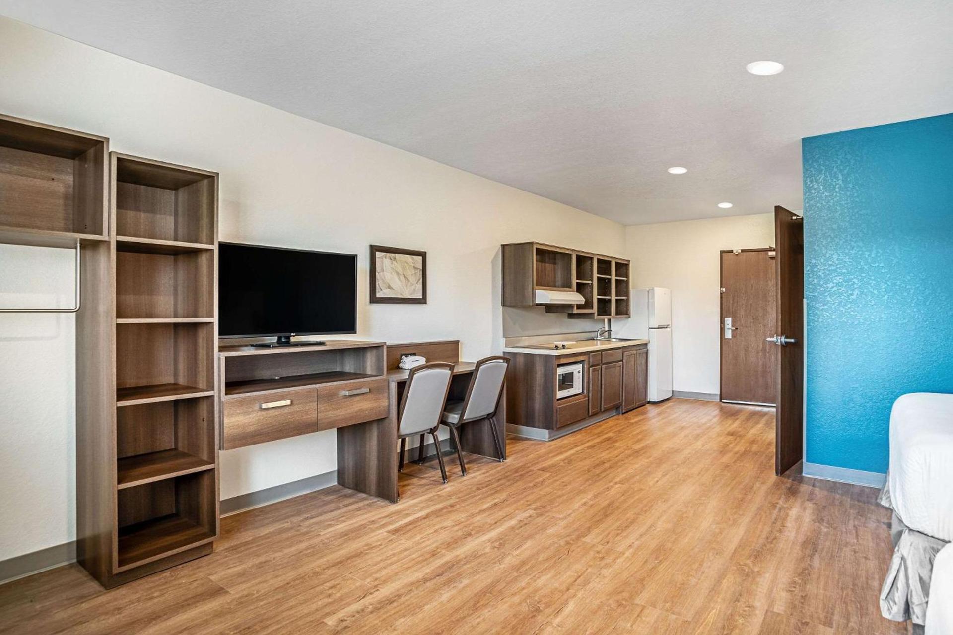 WoodSpring Suites Naples East photo 22