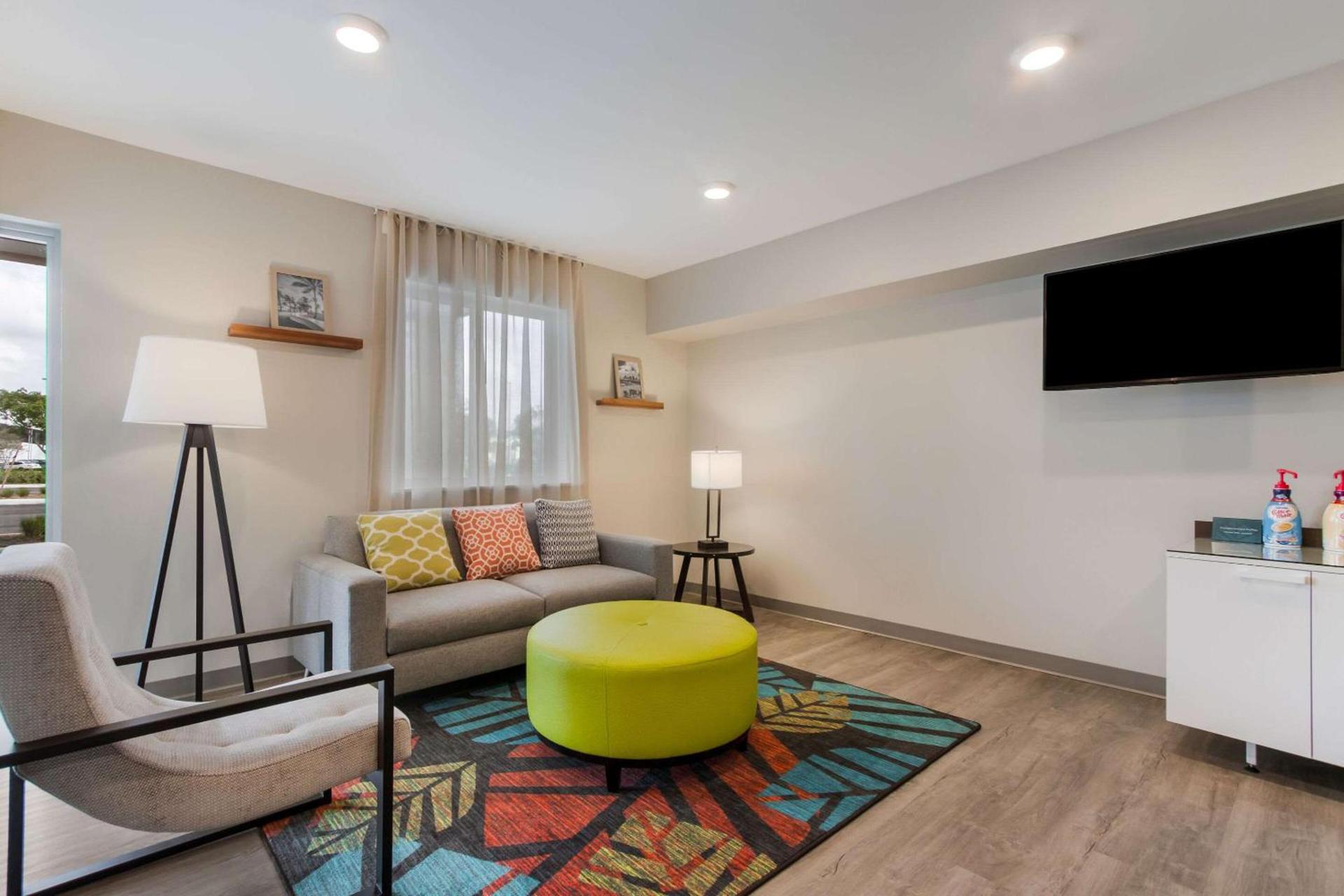 WoodSpring Suites Tamarac photo 5