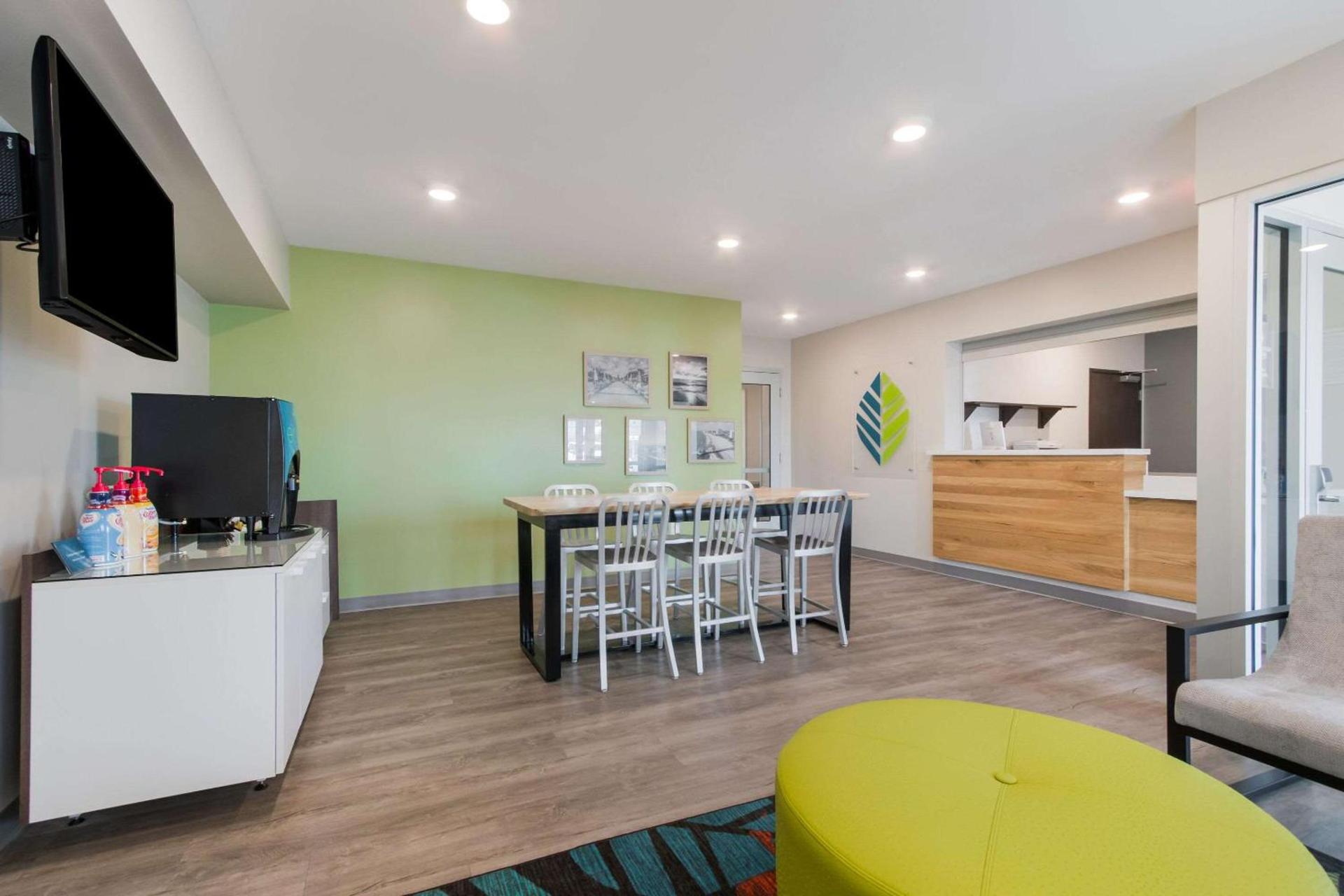 WoodSpring Suites Tamarac photo 9