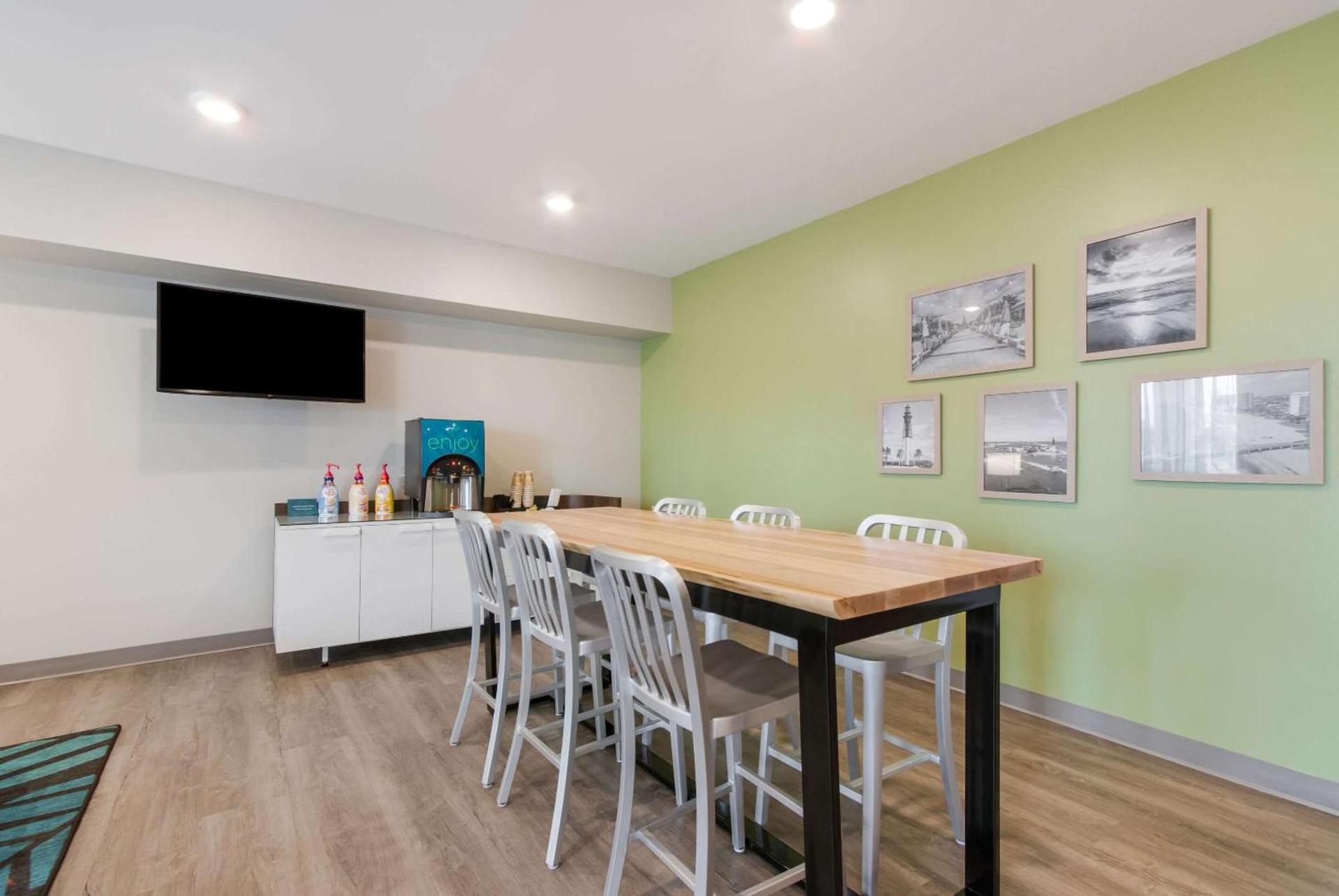 WoodSpring Suites Tamarac photo 6