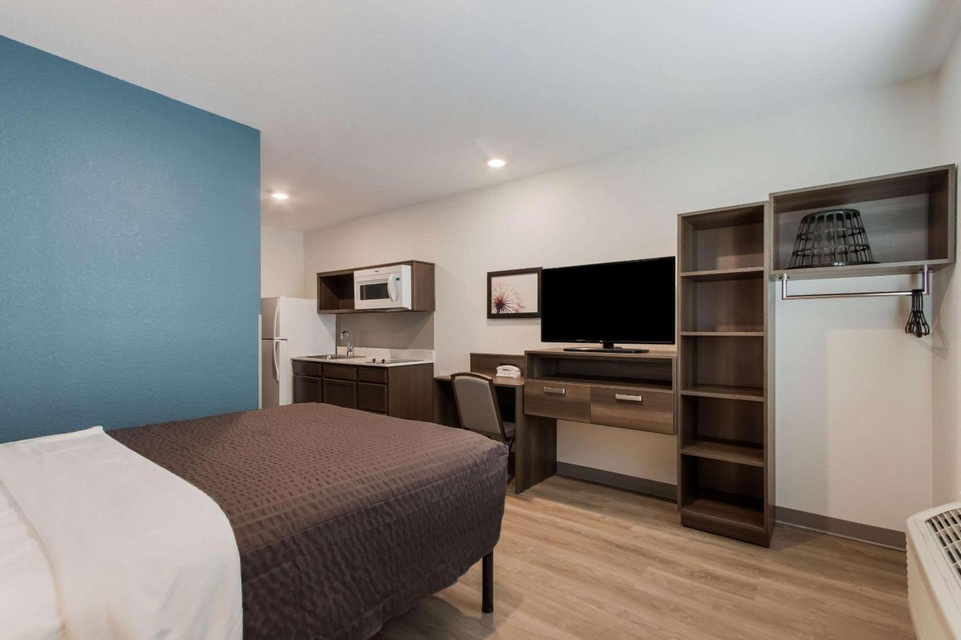 WoodSpring Suites Tamarac photo 12
