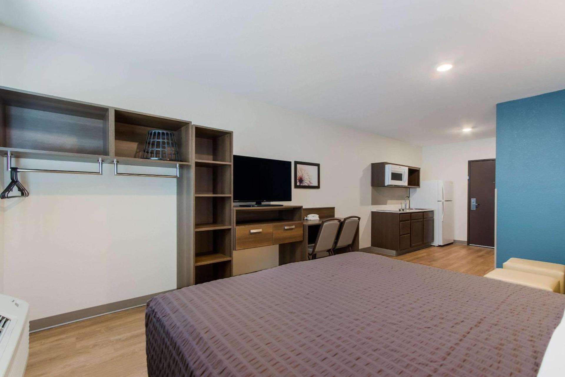 WoodSpring Suites Tamarac photo 22