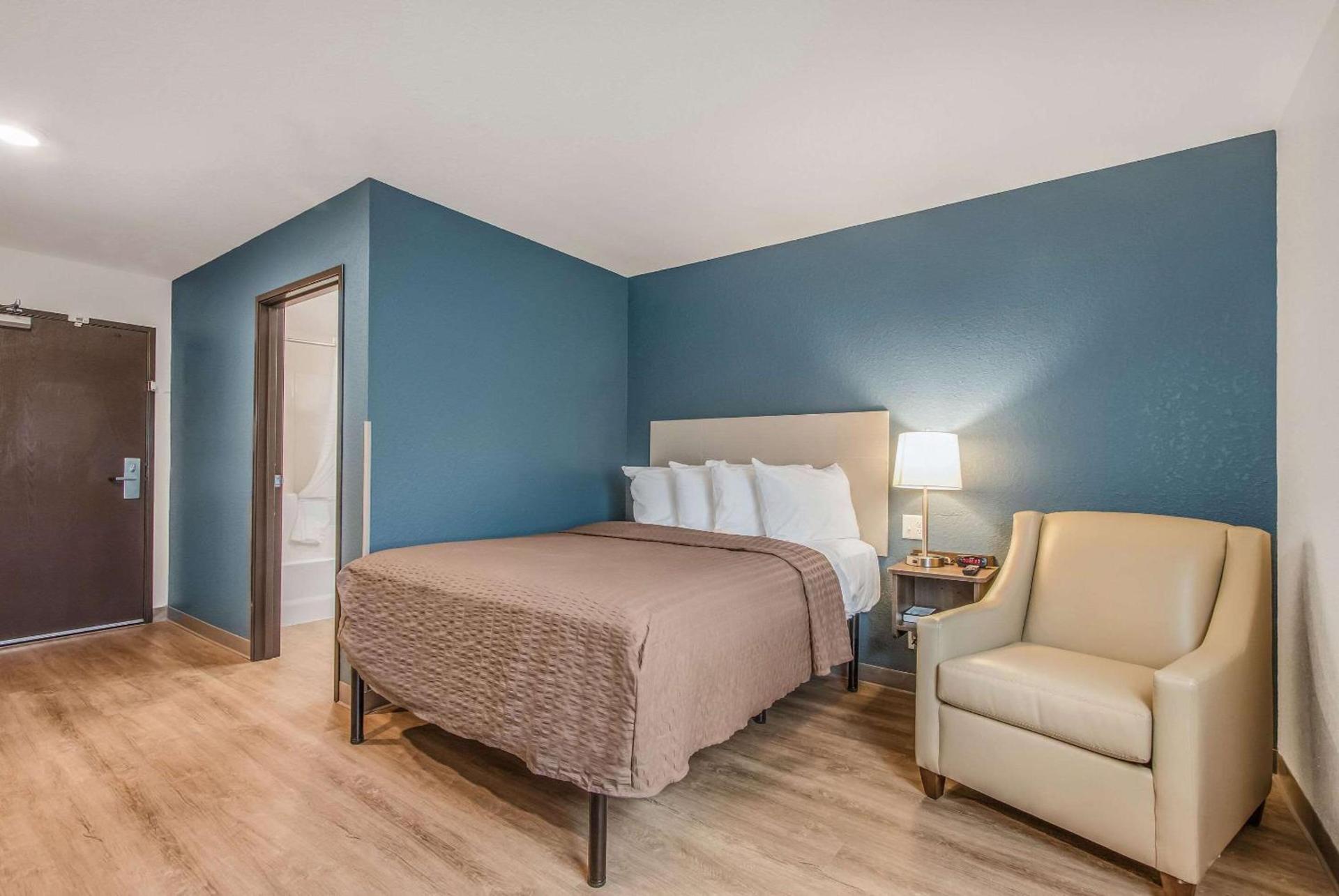 WoodSpring Suites Doral Miami Airport photo 9