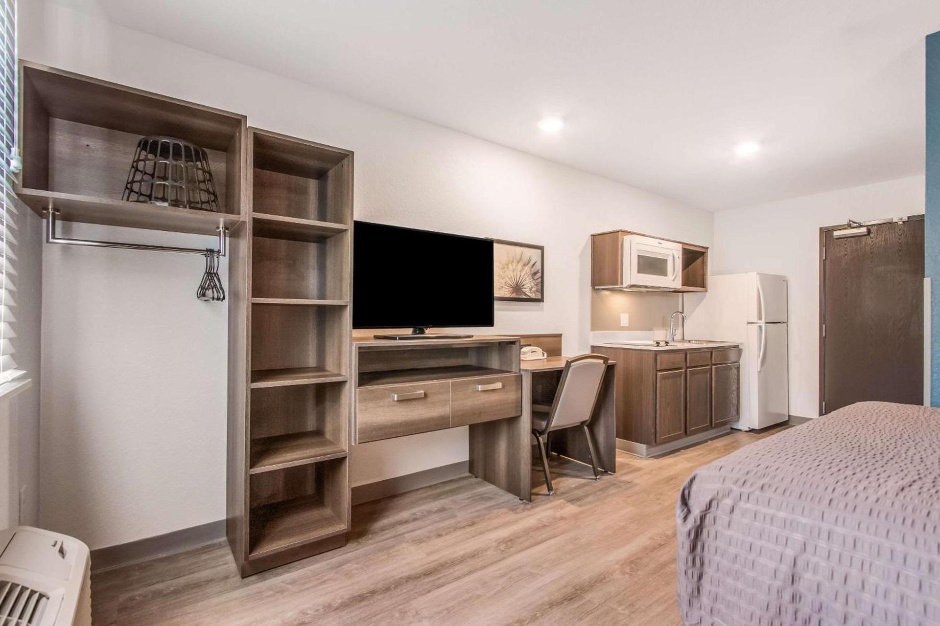 WoodSpring Suites Doral Miami Airport photo 10