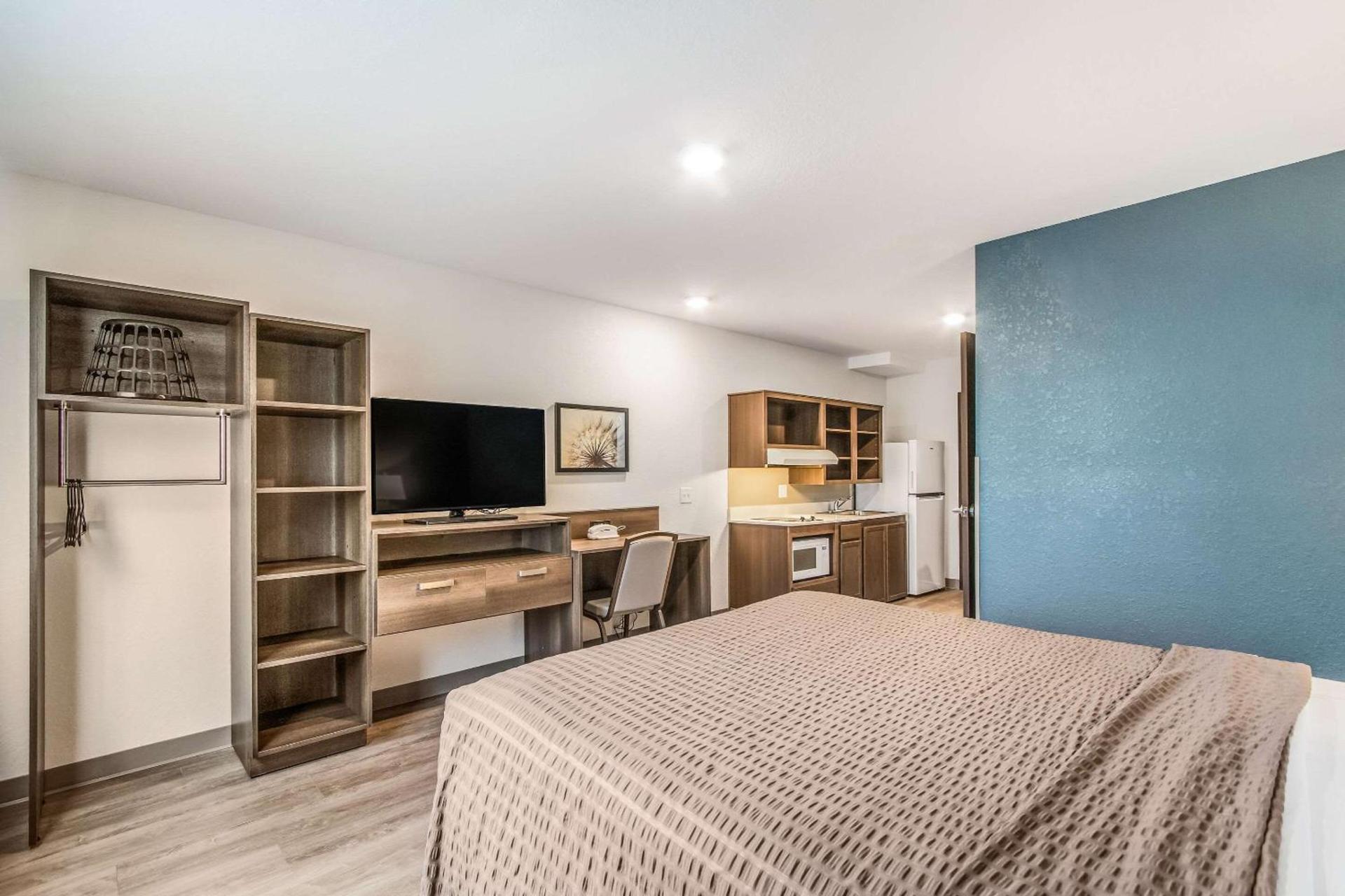 WoodSpring Suites Doral Miami Airport photo 13