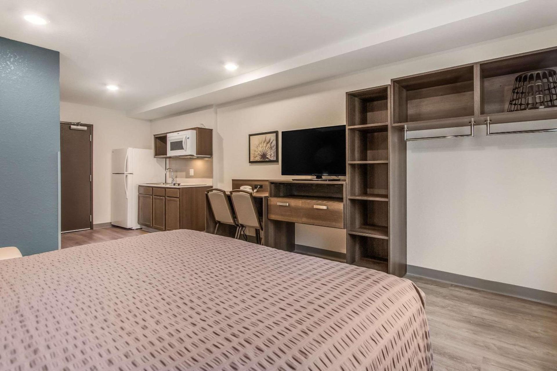 WoodSpring Suites Doral Miami Airport photo 17