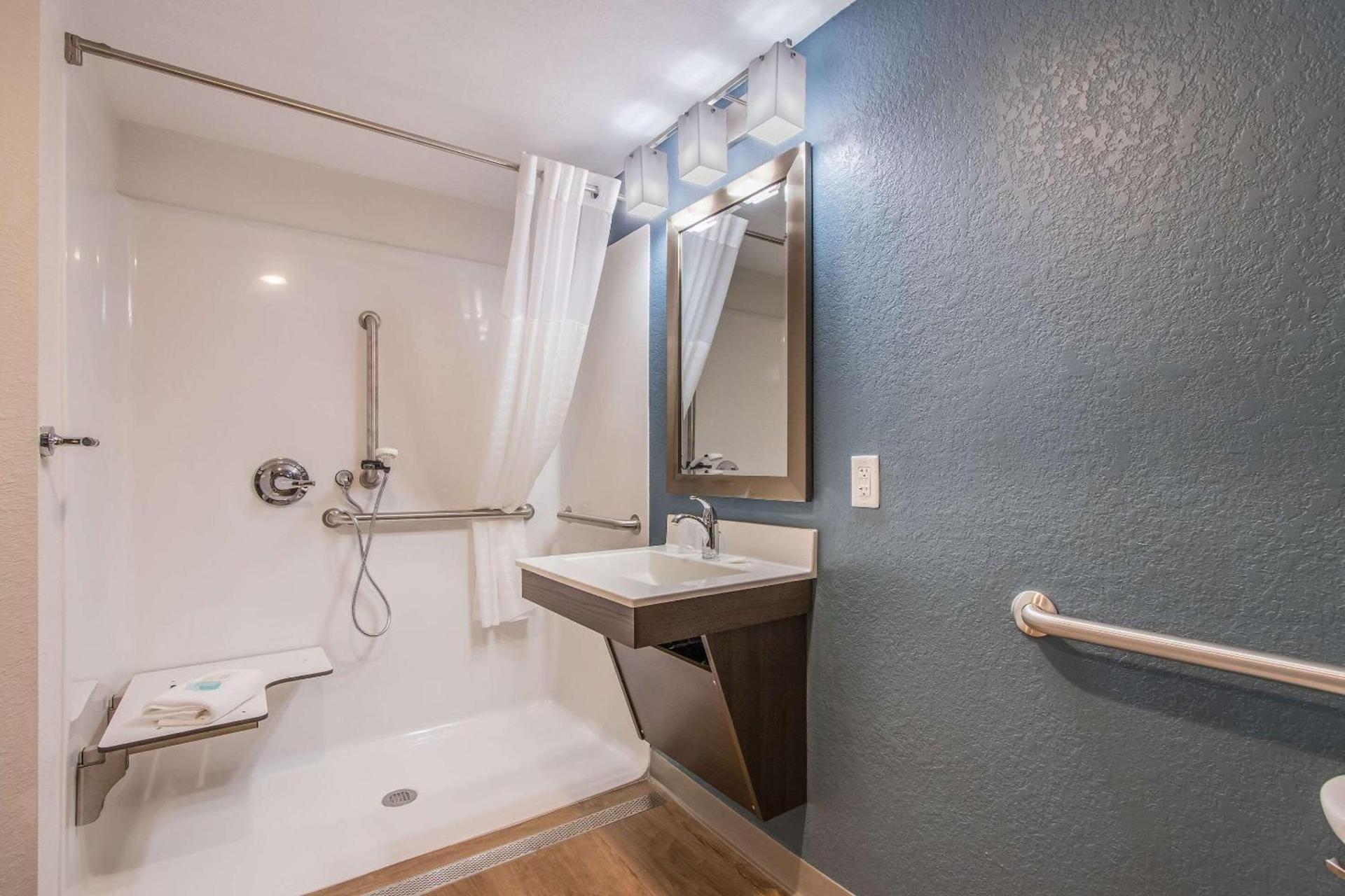 WoodSpring Suites Doral Miami Airport photo 15