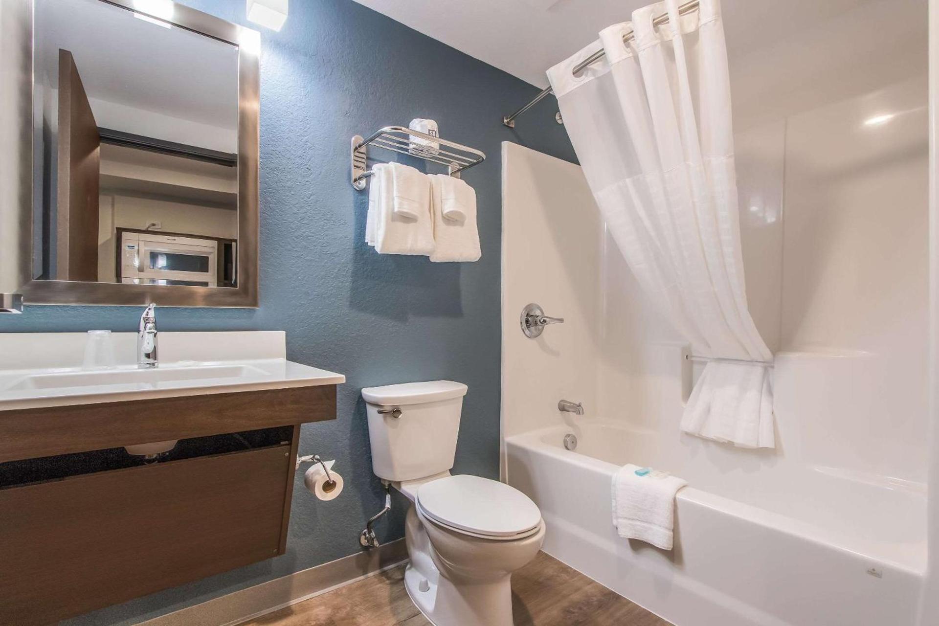 WoodSpring Suites Doral Miami Airport photo 27