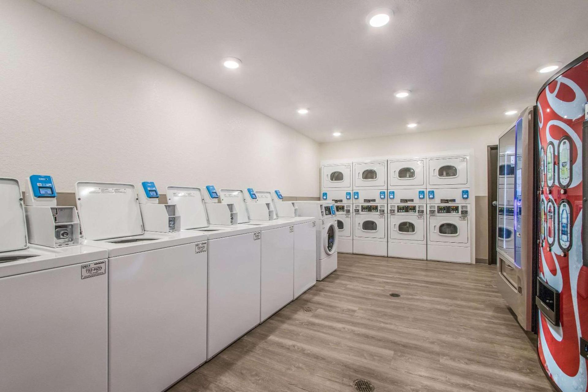 WoodSpring Suites Doral Miami Airport photo 34