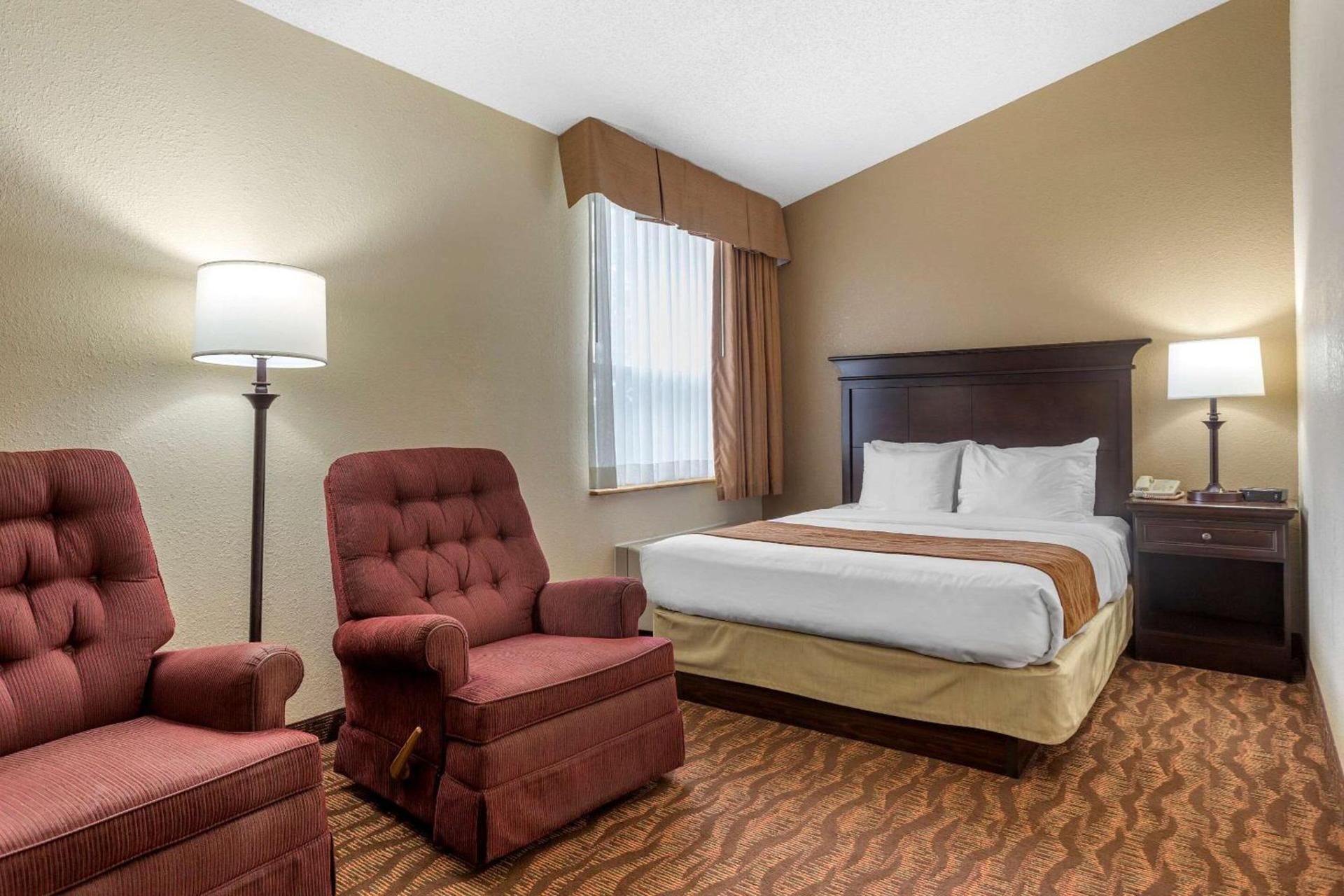 Comfort Inn at Thousand Hills photo 44
