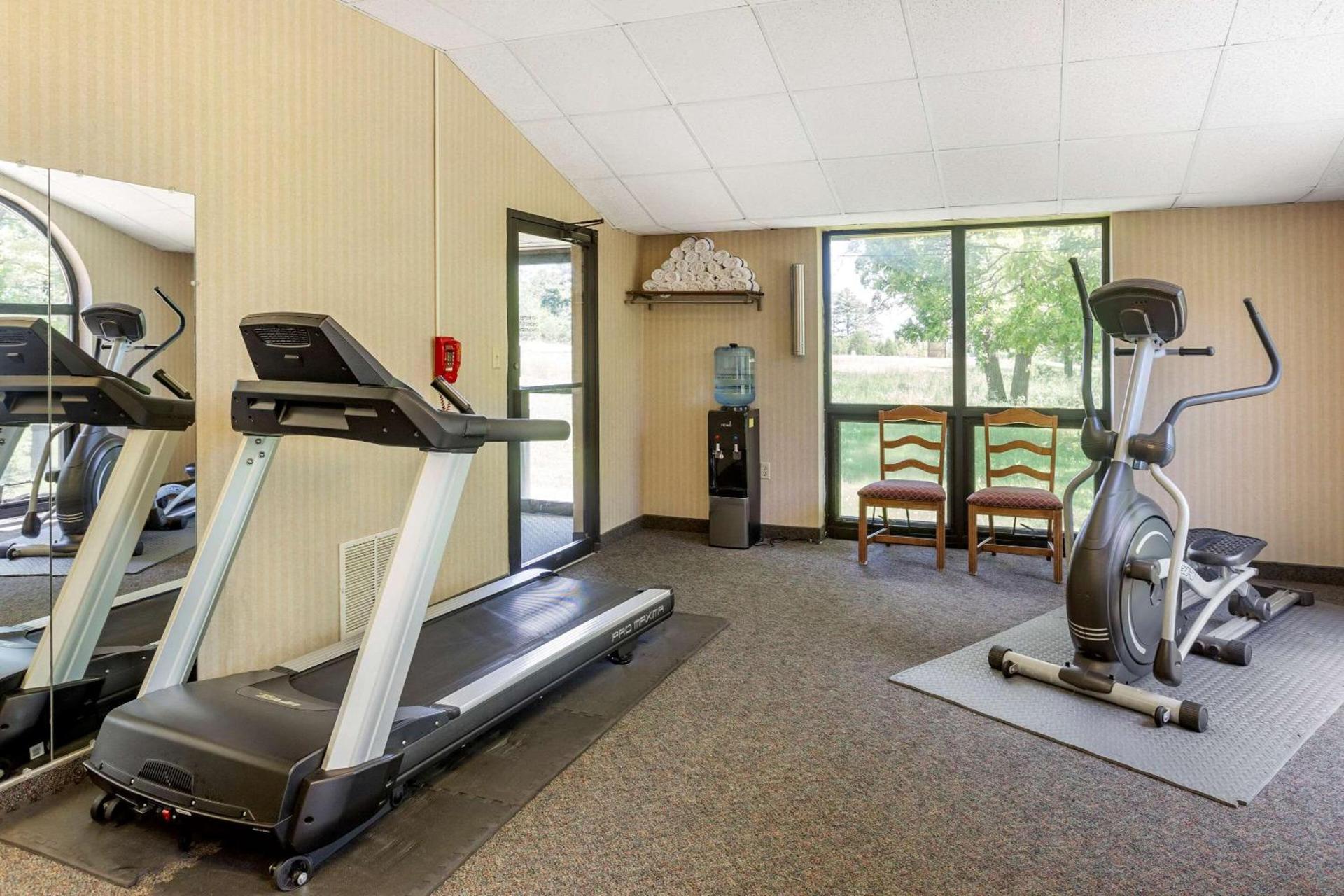 Comfort Inn at Thousand Hills photo 39