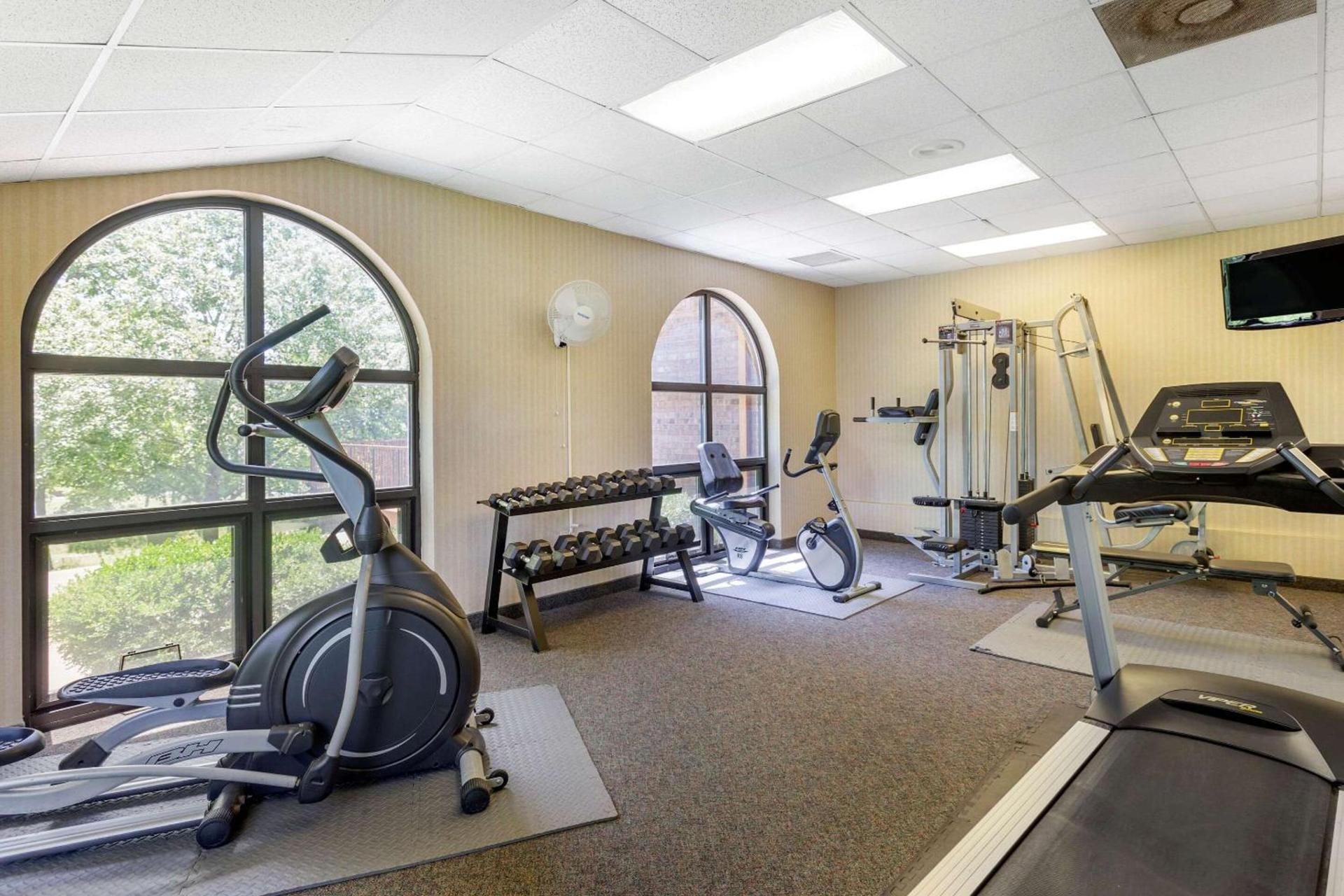 Comfort Inn at Thousand Hills photo 53