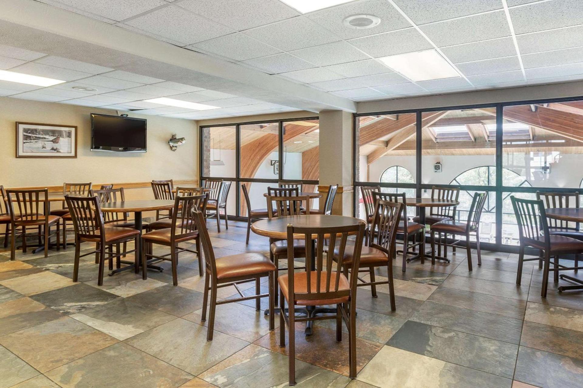 Comfort Inn at Thousand Hills photo 16