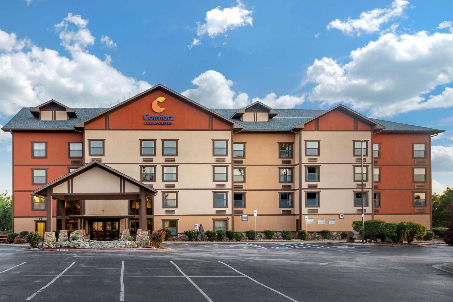 Comfort Inn & Suites Branson Meadows photo 2