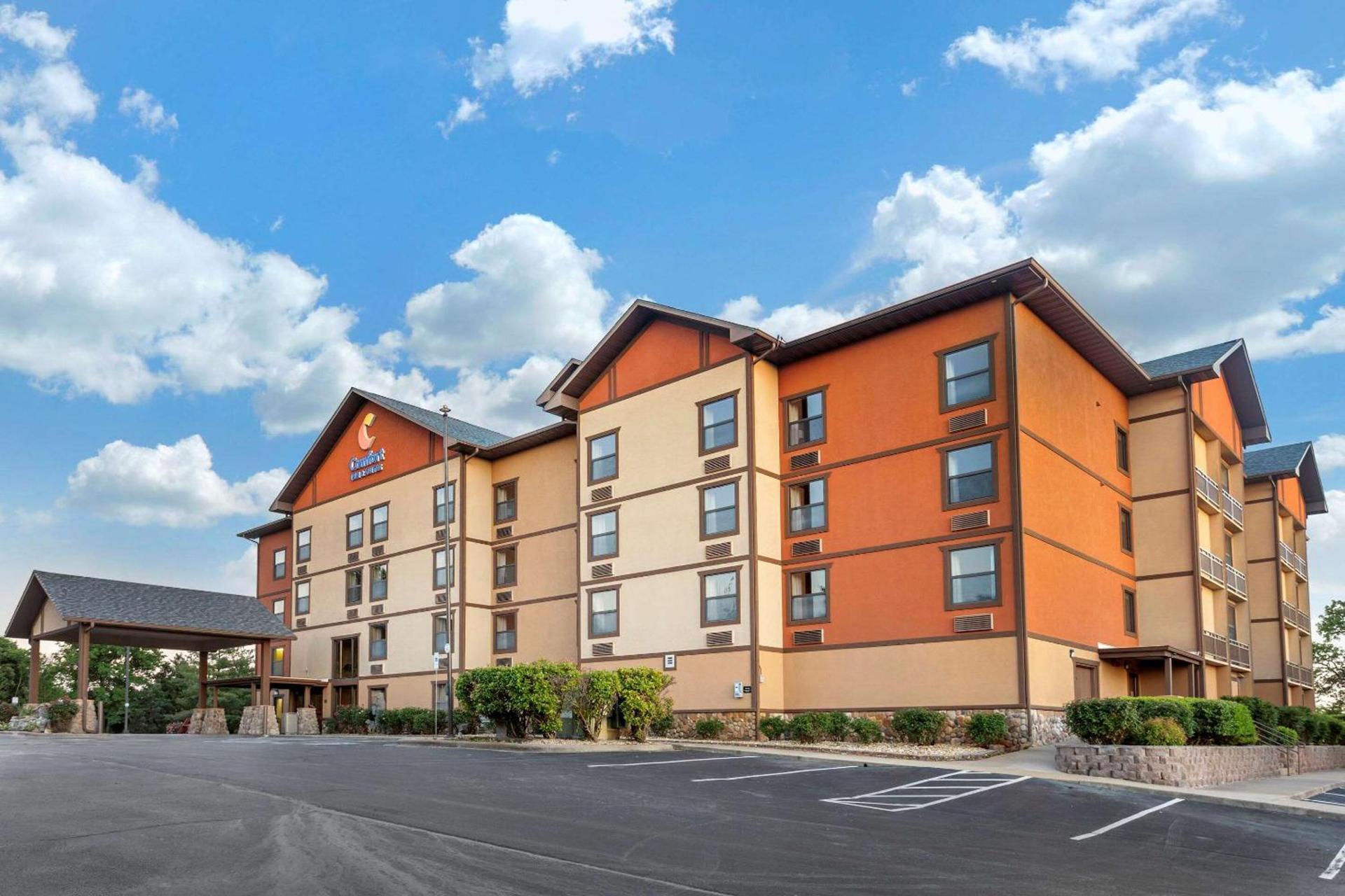Comfort Inn & Suites Branson Meadows photo 3