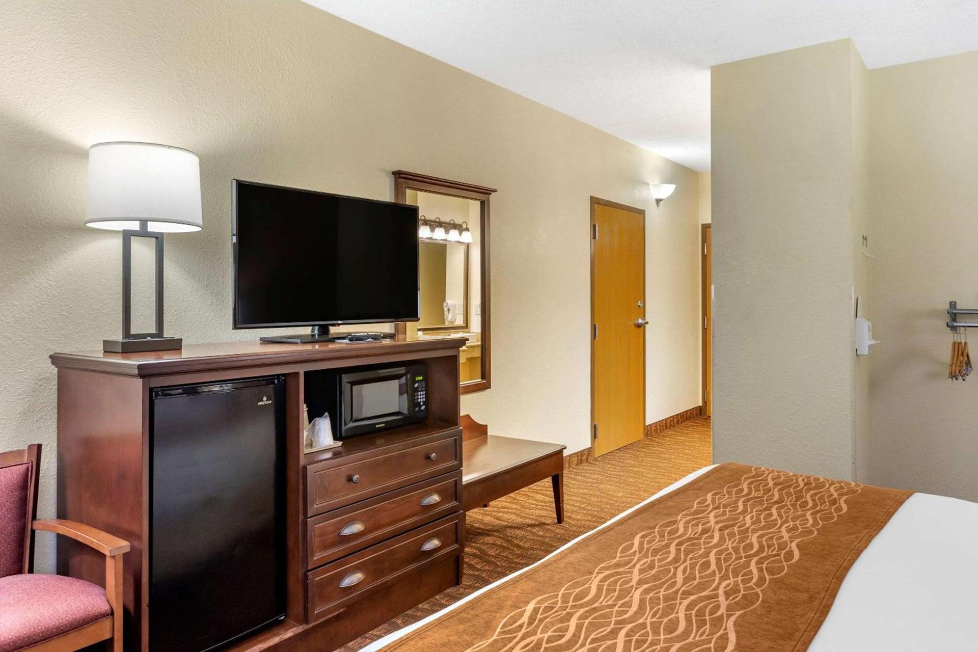 Comfort Inn & Suites Branson Meadows photo 11