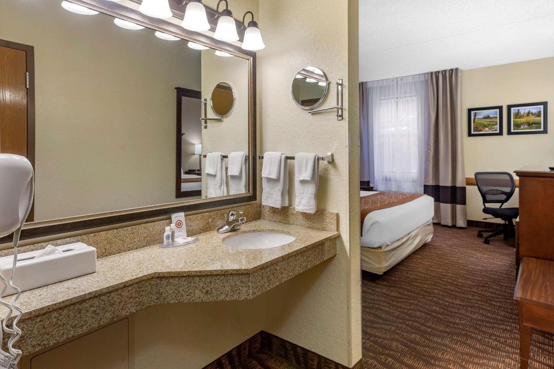 Comfort Inn & Suites Branson Meadows photo 13