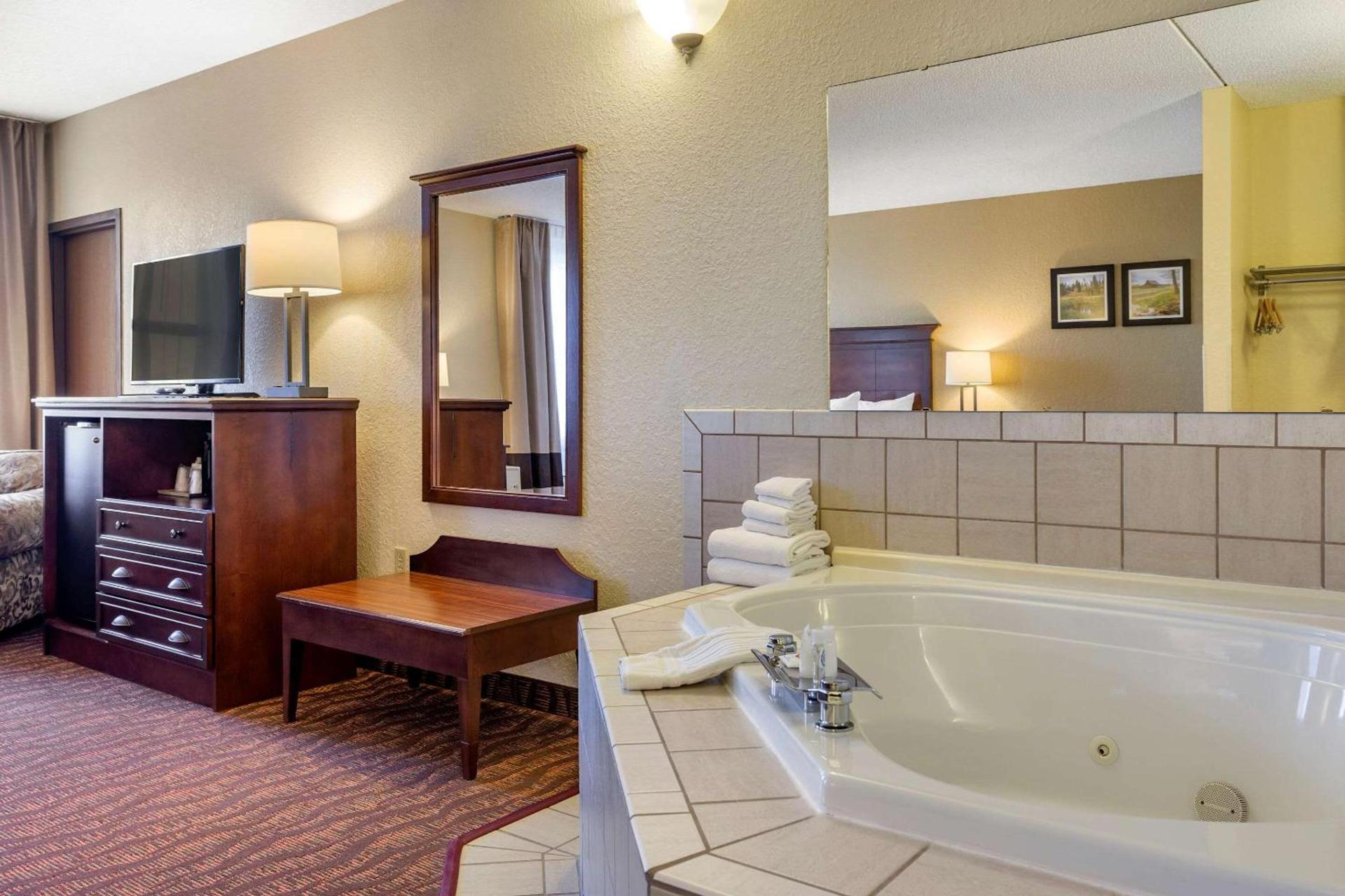 Comfort Inn & Suites Branson Meadows photo 29