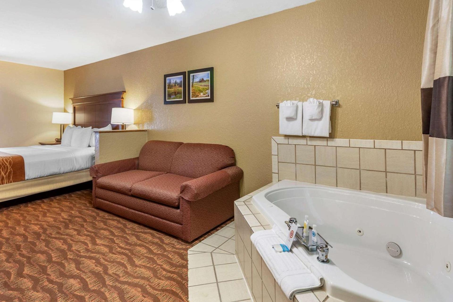 Comfort Inn & Suites Branson Meadows photo 31