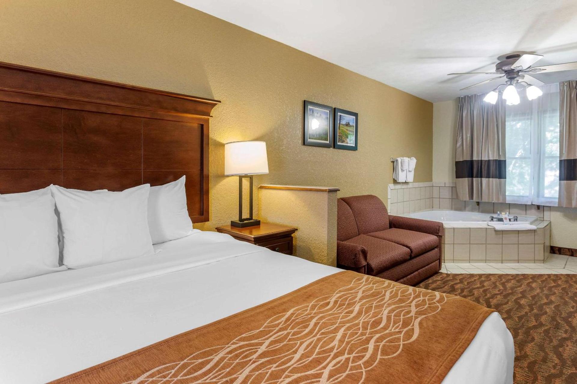 Comfort Inn & Suites Branson Meadows photo 30