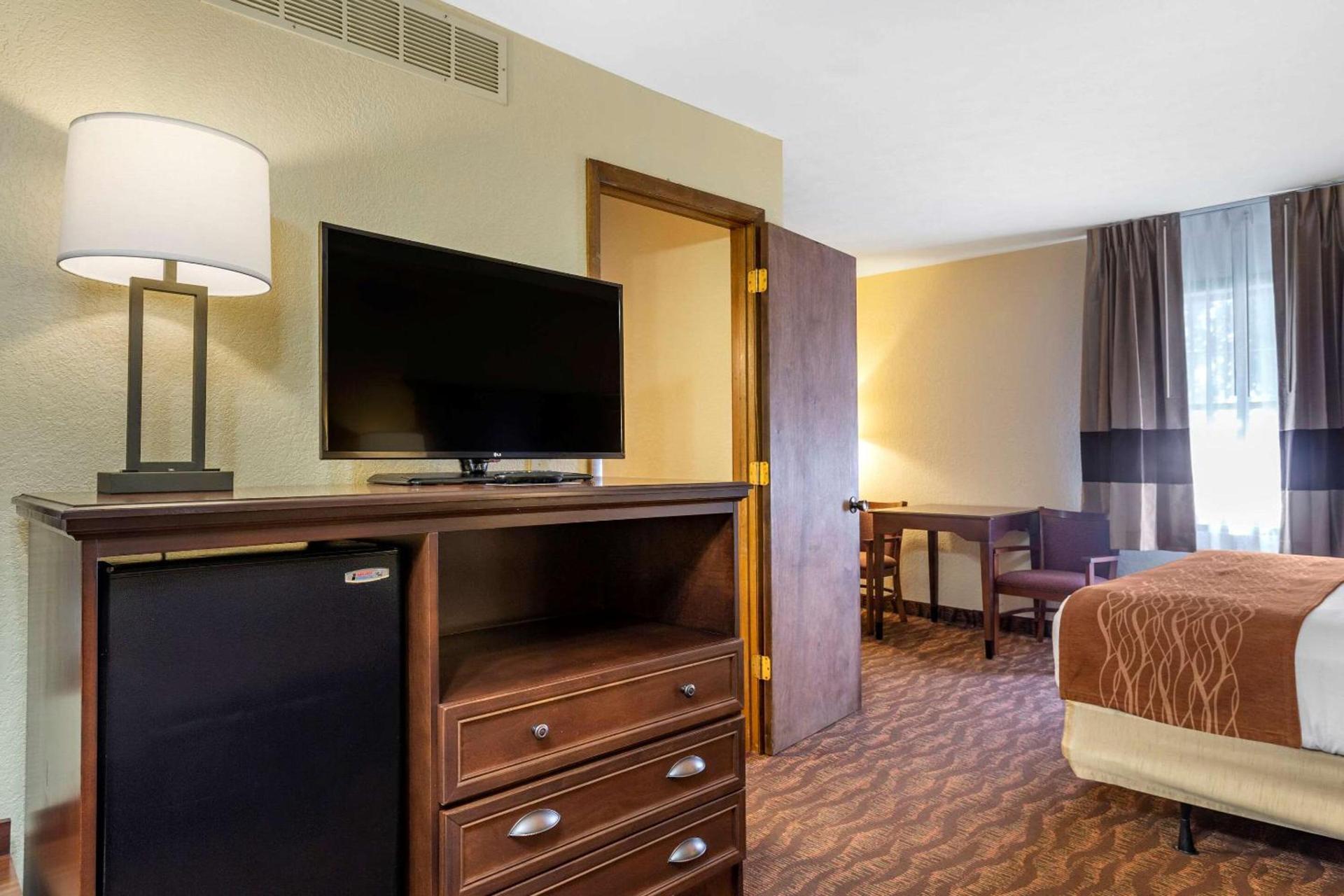 Comfort Inn & Suites Branson Meadows photo 33