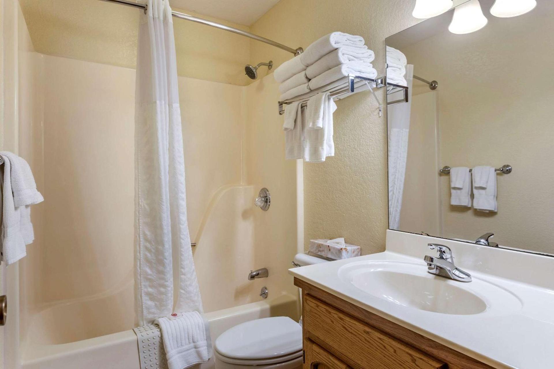 Comfort Inn & Suites Branson Meadows photo 34