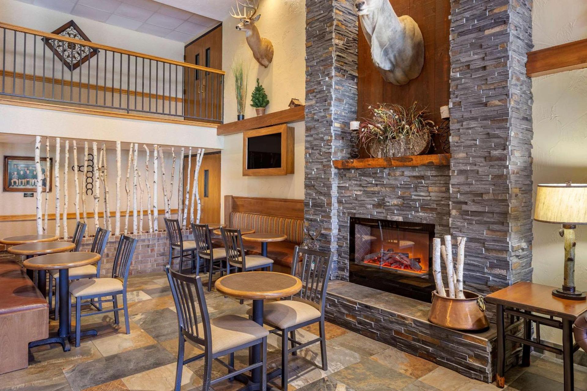 Comfort Inn at Thousand Hills photo 31