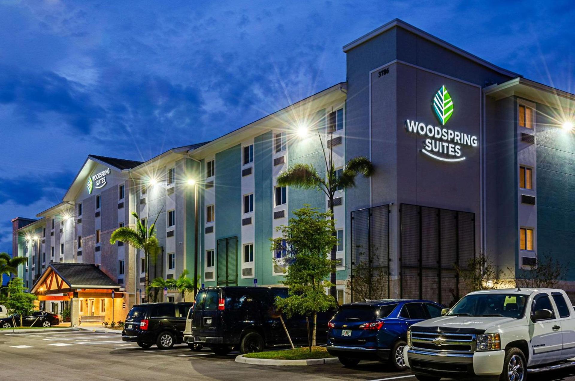 WoodSpring Suites Naples East photo 6