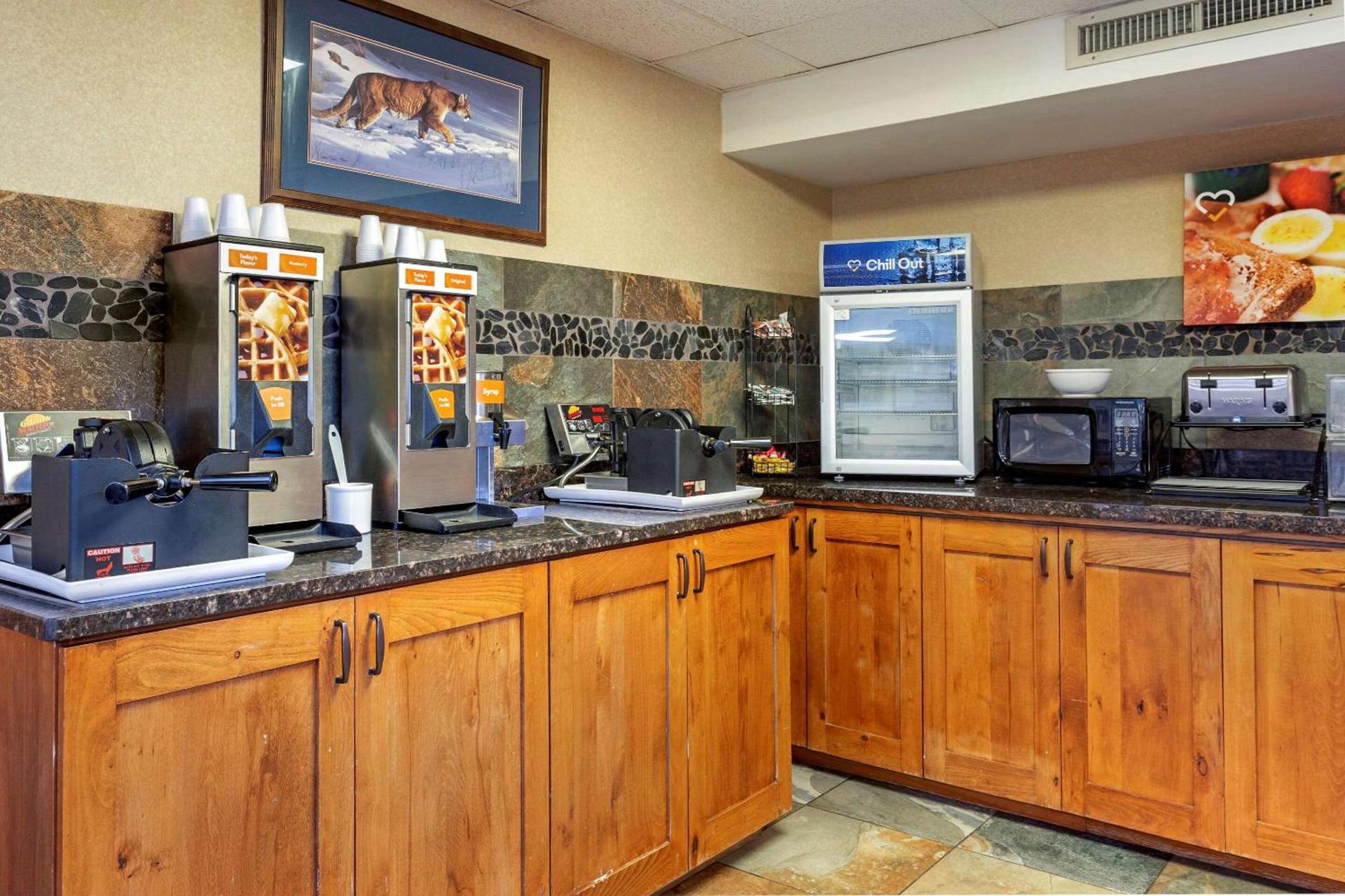 Comfort Inn at Thousand Hills photo 10