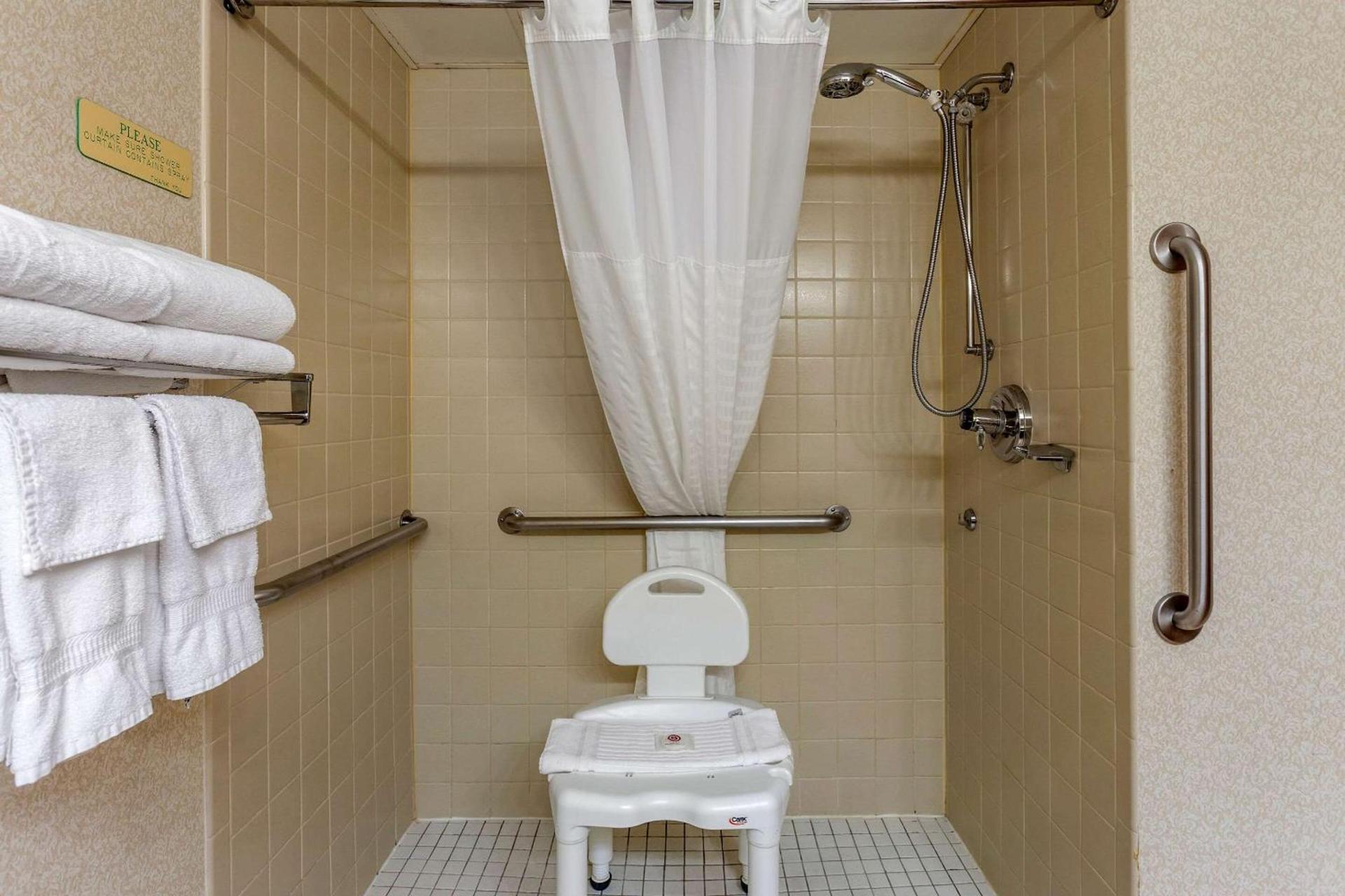 Comfort Inn at Thousand Hills photo 11