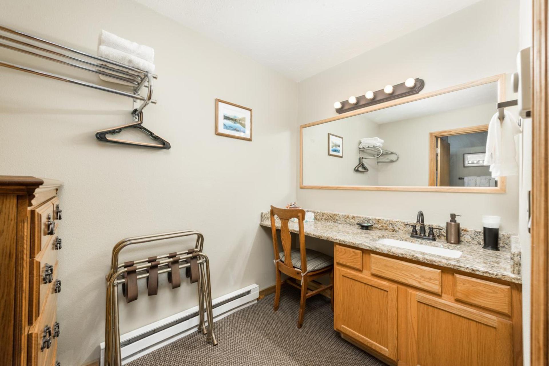4 Seasons Inn on Fall River photo 50