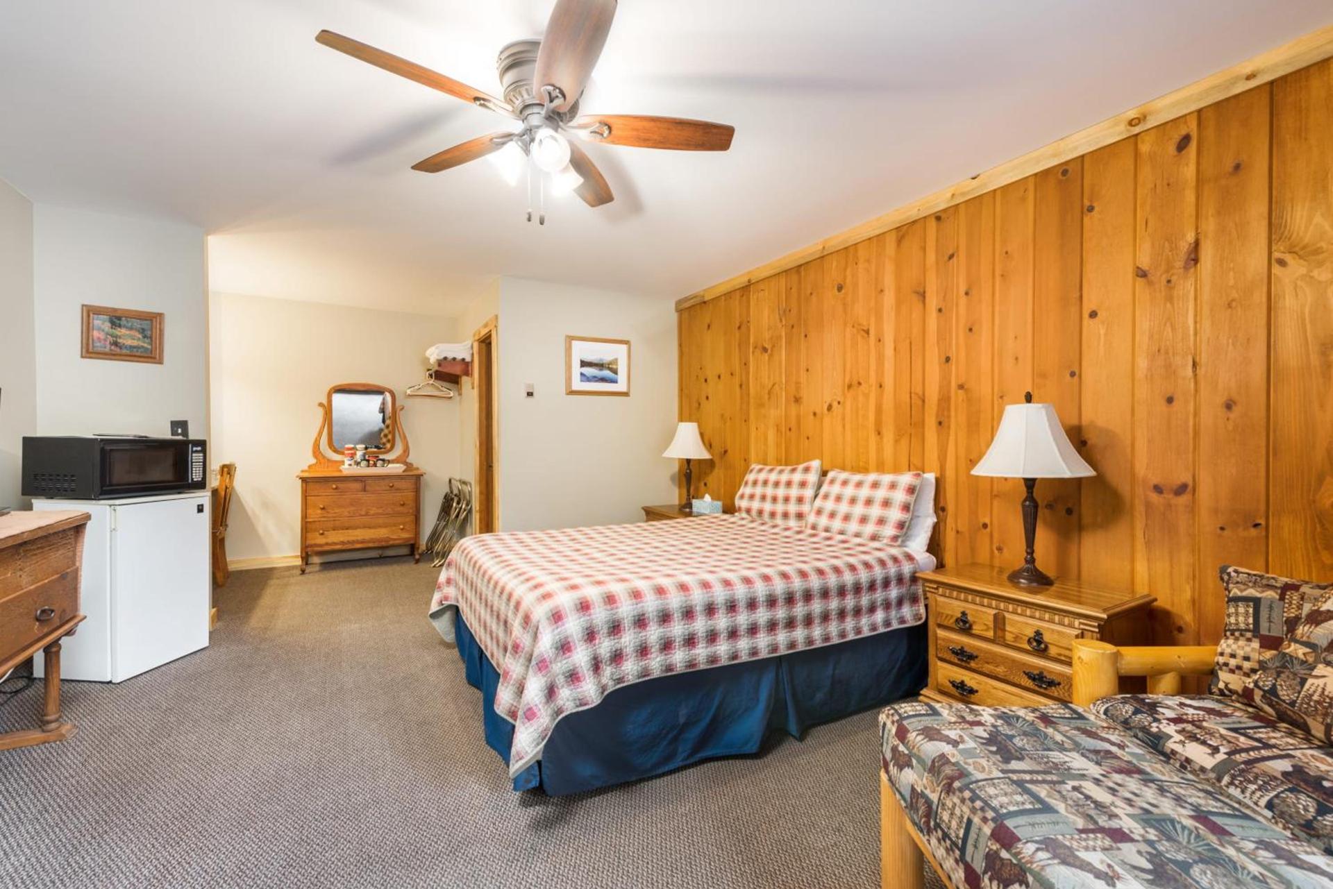 4 Seasons Inn on Fall River photo 36
