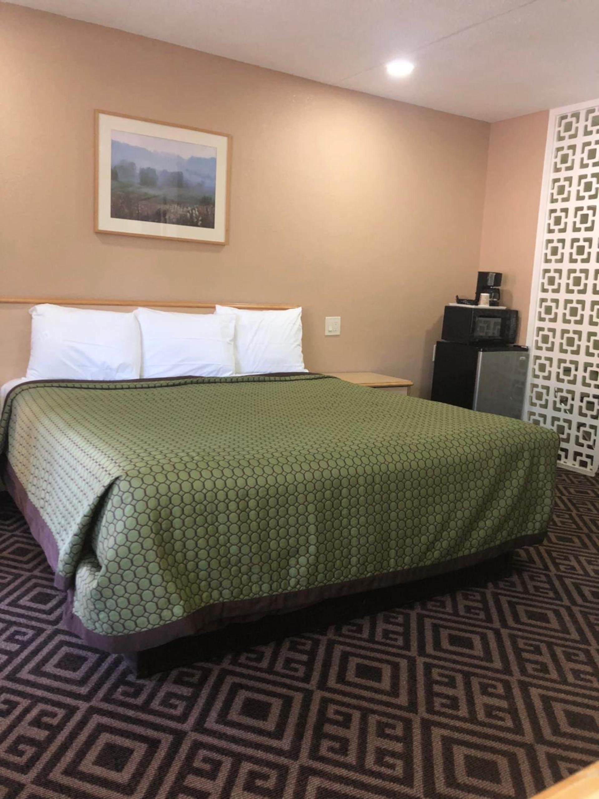 Budget Inn - Laytonville photo 12