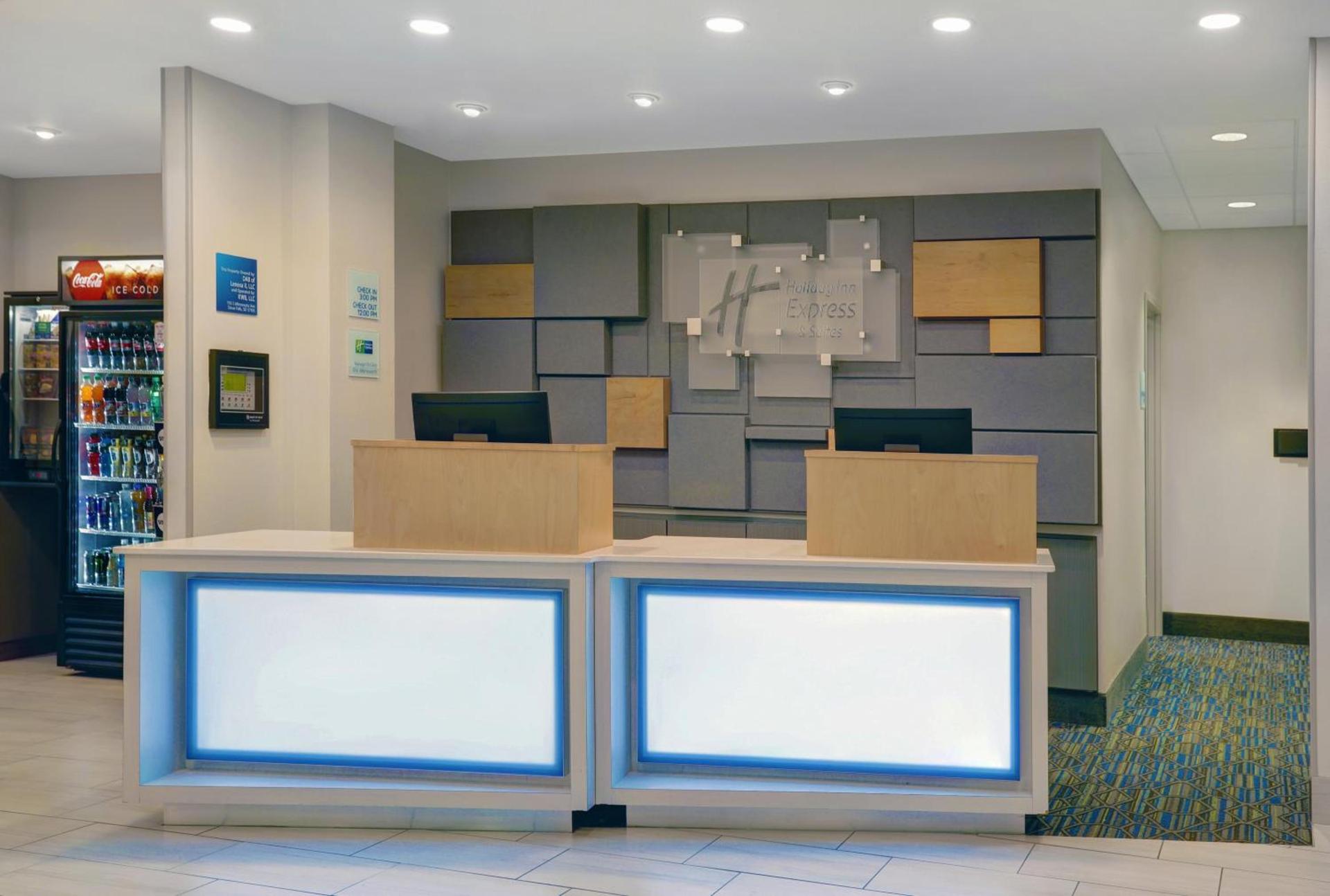 Holiday Inn Express & Suites - Lenexa - Overland Park Area by IHG photo 17