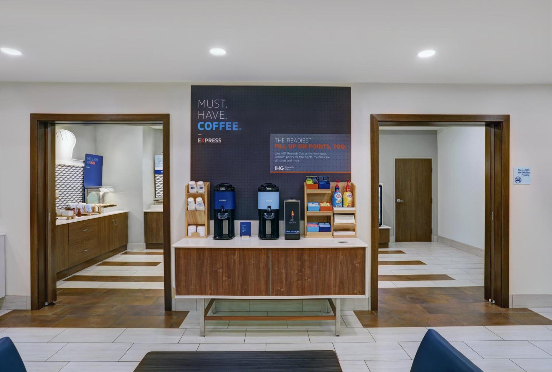 Holiday Inn Express & Suites - Lenexa - Overland Park Area by IHG photo 25