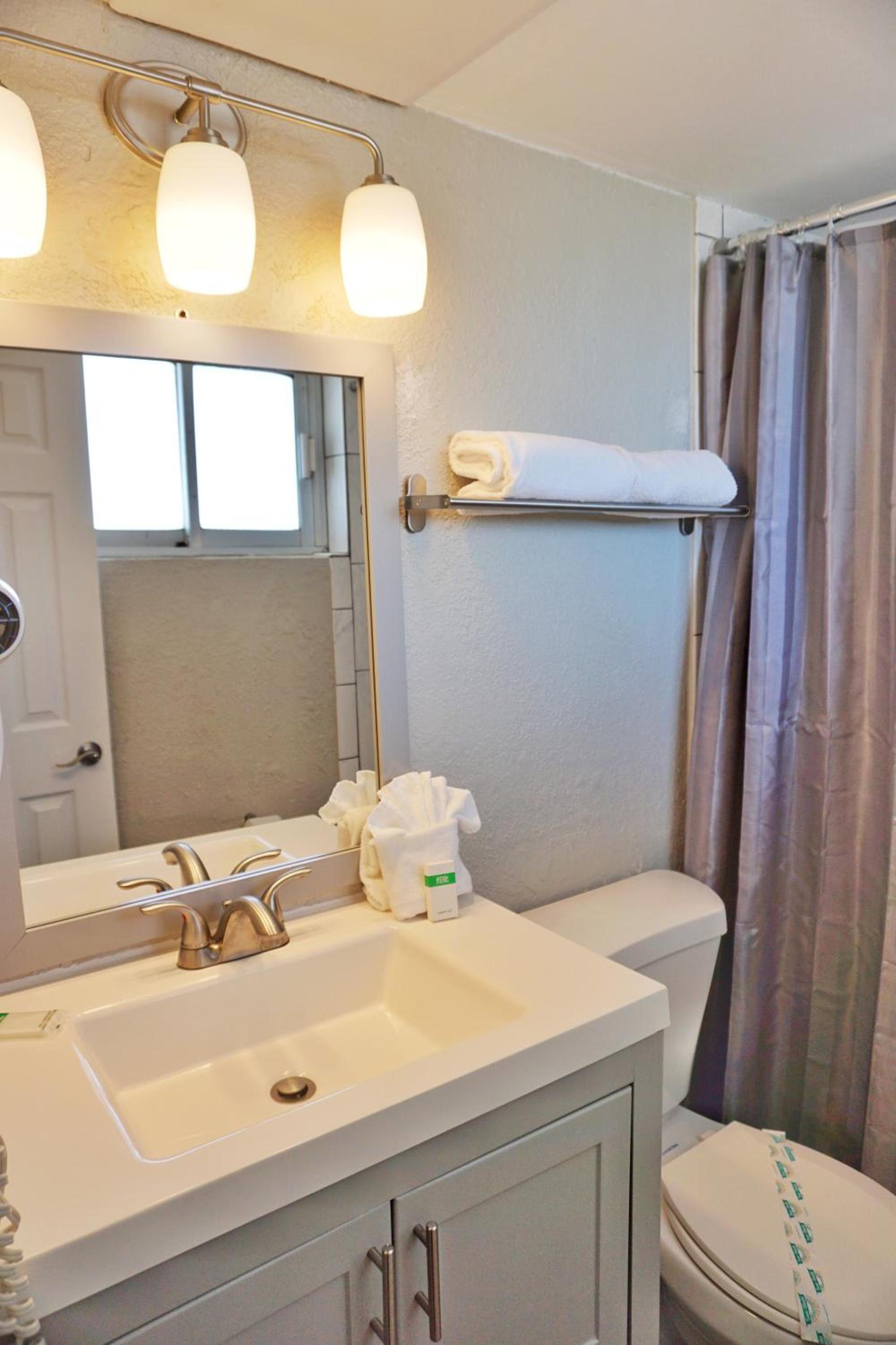 Daytona Inn Studios photo 22
