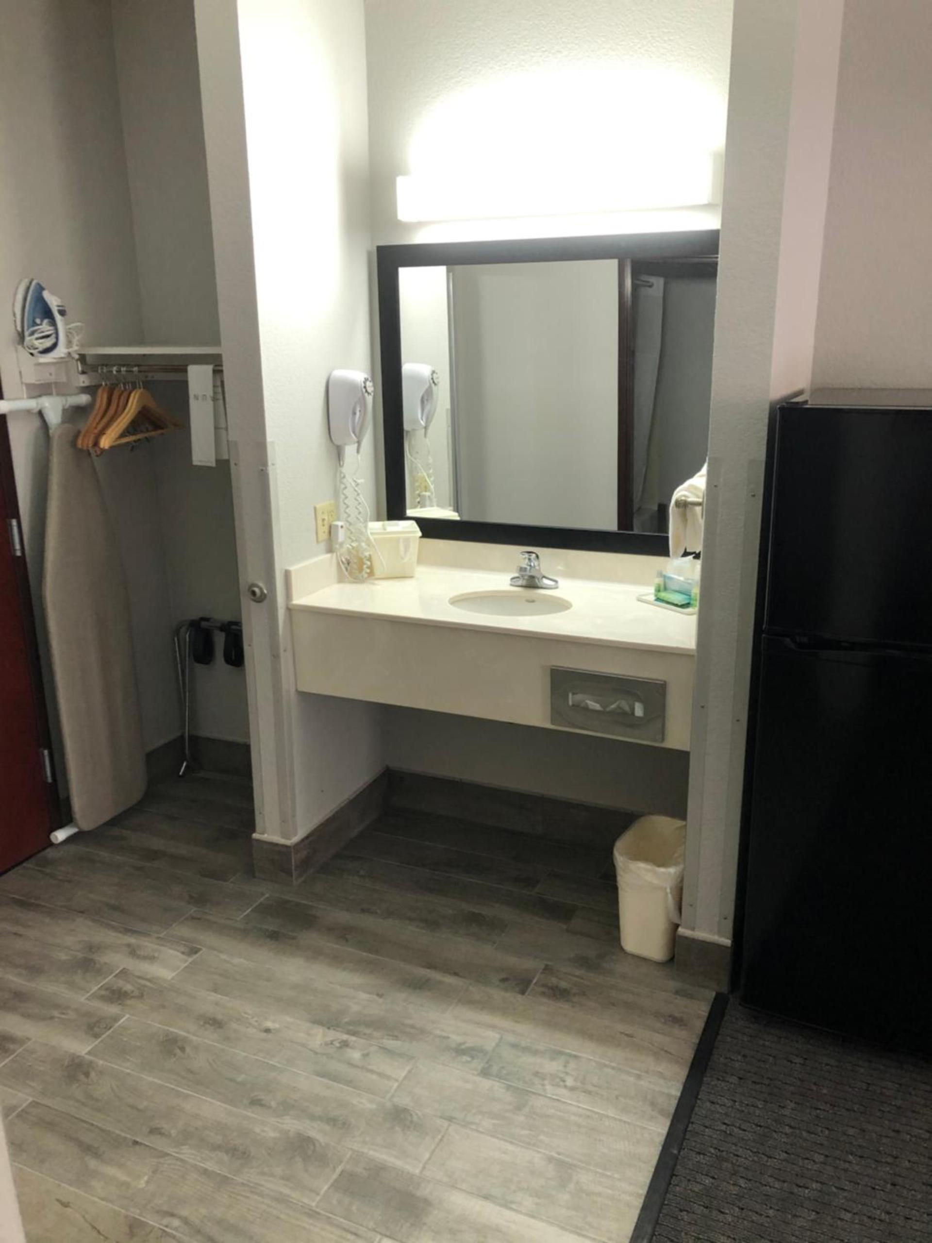Lea County Inn photo 21