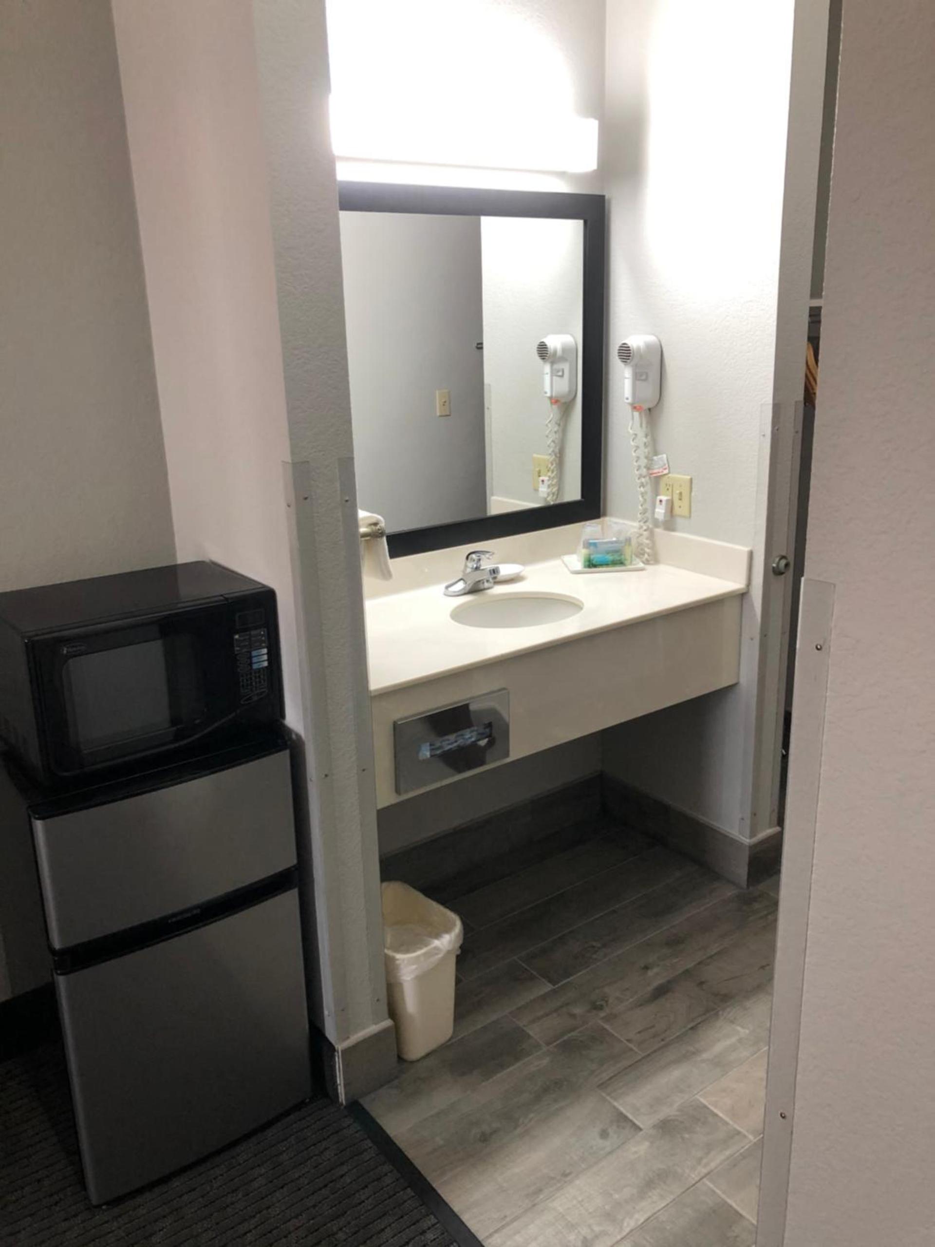 Lea County Inn photo 20