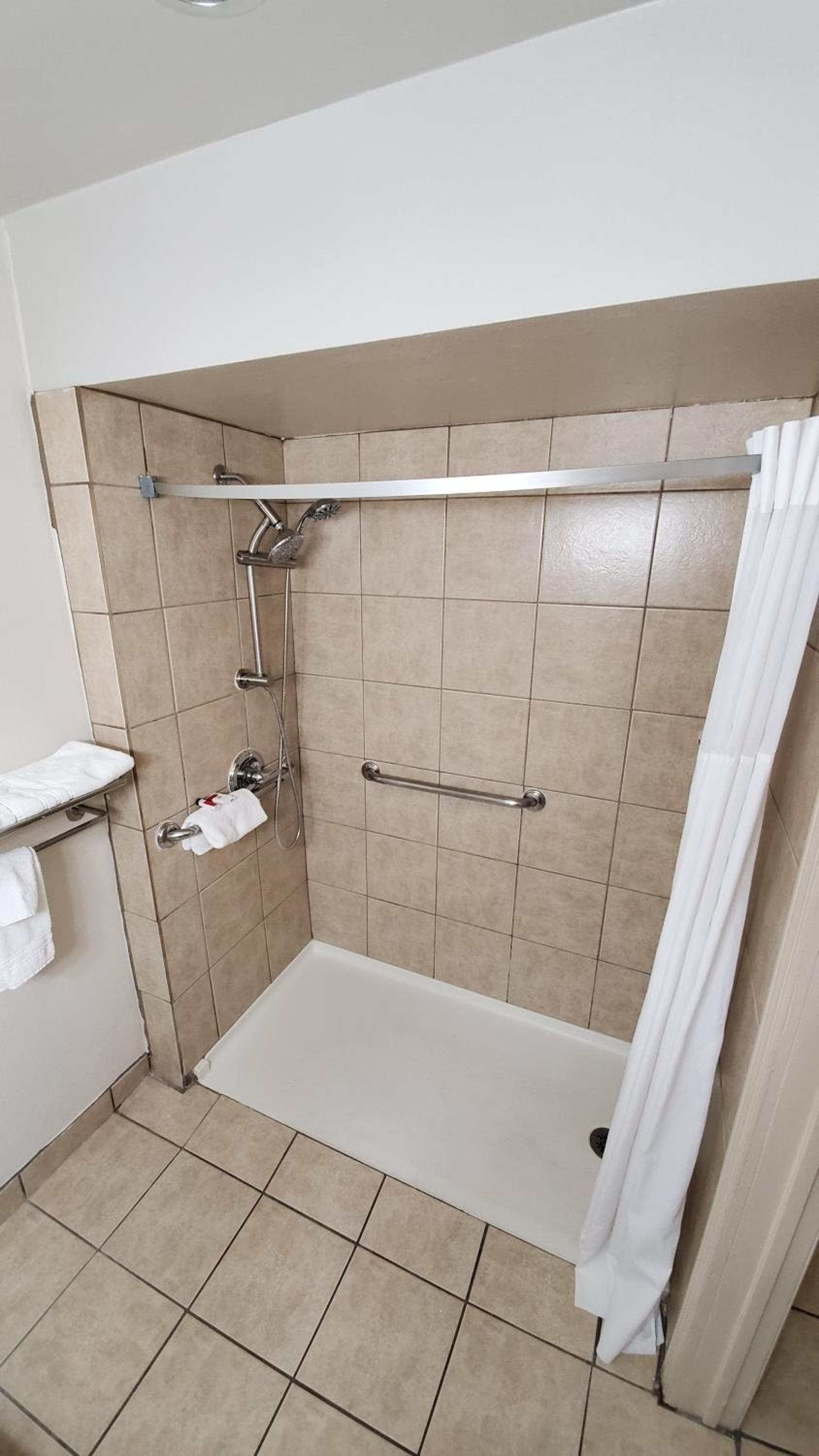 Days Inn by Wyndham Roswell photo 32