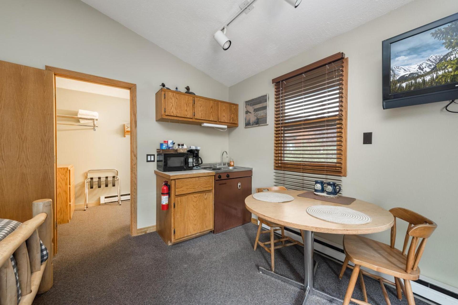 4 Seasons Inn on Fall River photo 44