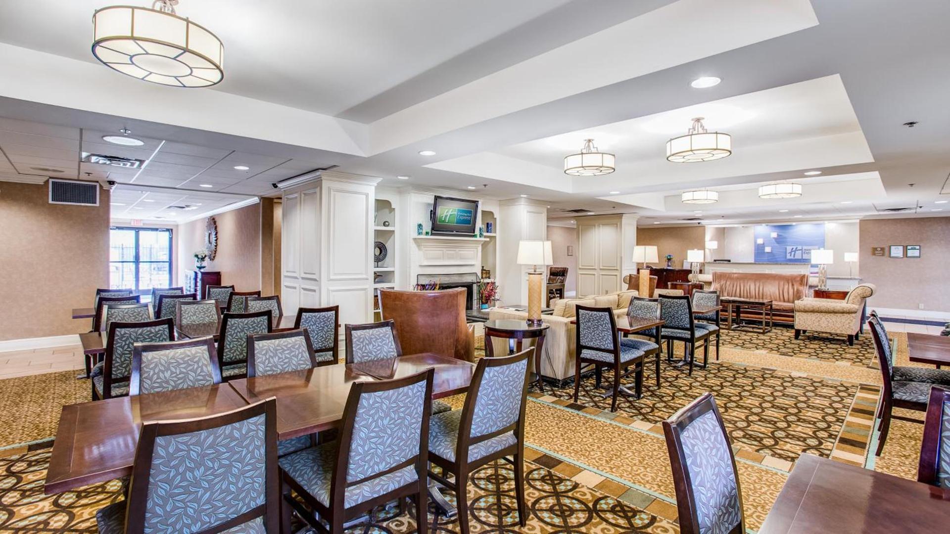Holiday Inn Express Indianapolis Airport by IHG photo 8